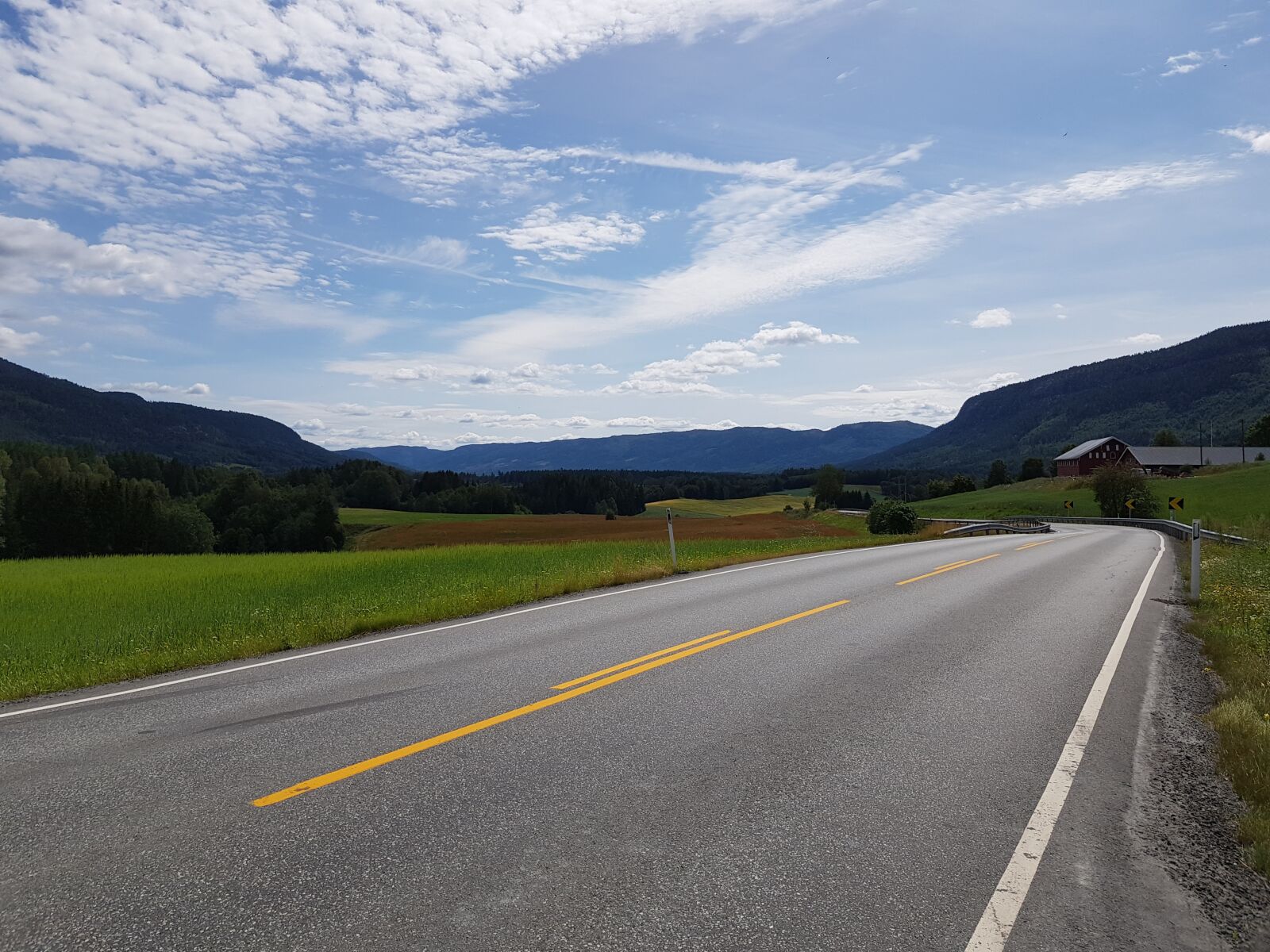 Samsung Galaxy S8 sample photo. Norway, scandinavia, road photography