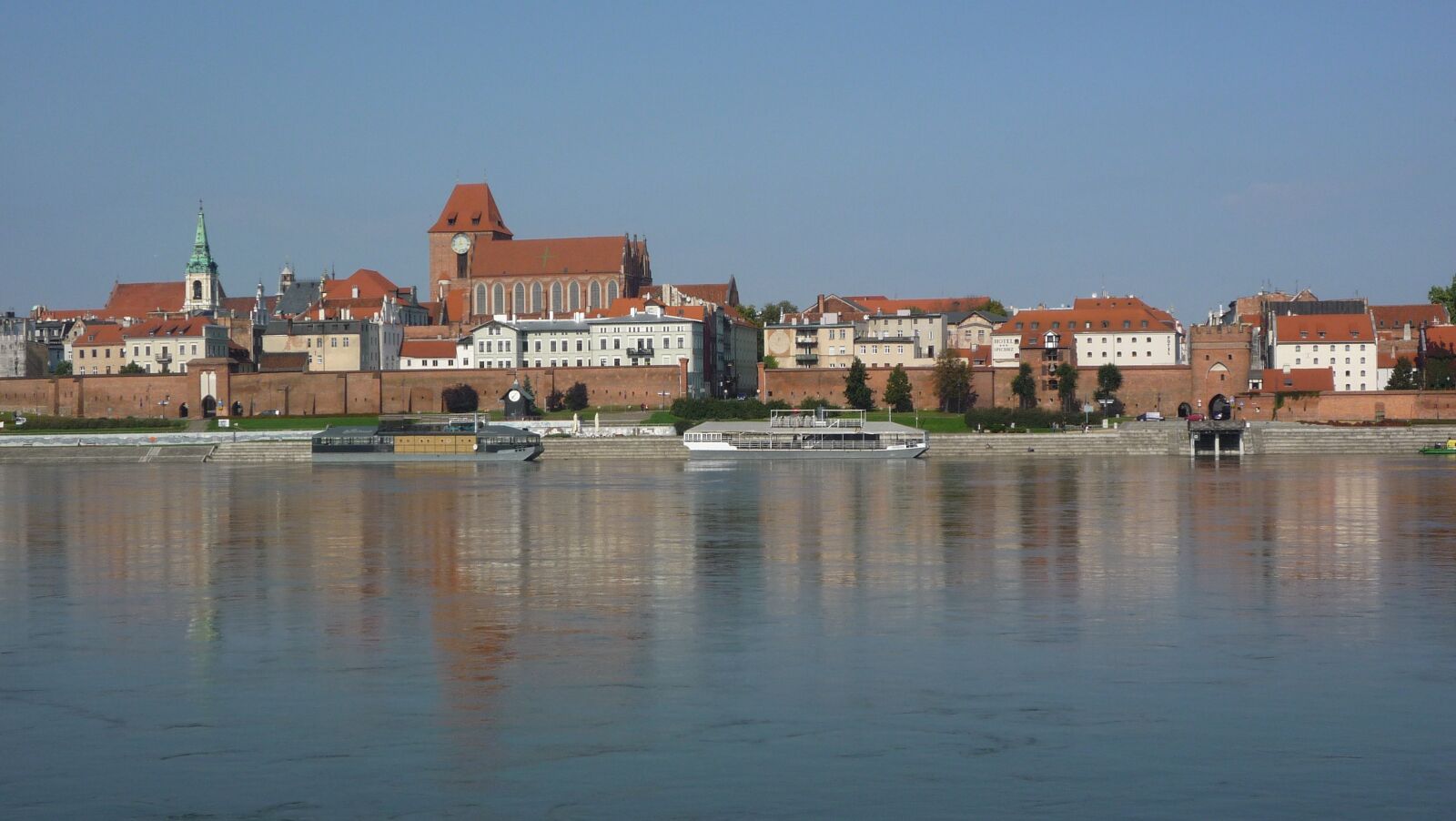 Panasonic DMC-LZ10 sample photo. Toruń, wisla, the waterfront photography