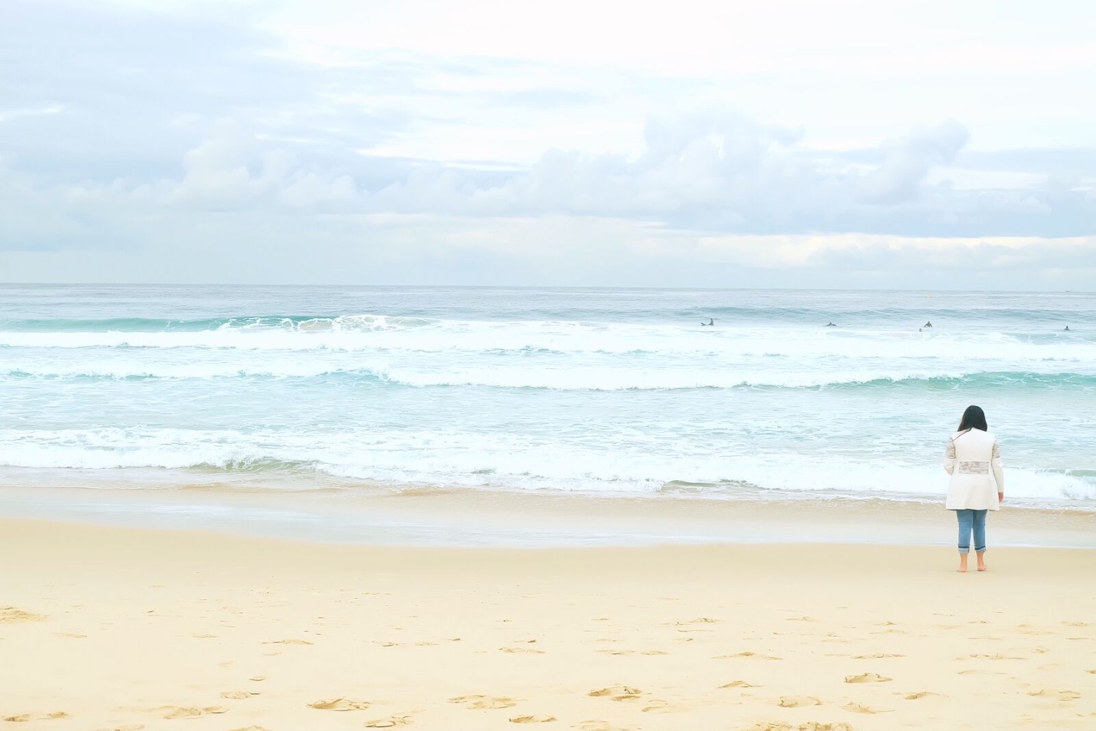 Fujifilm X-A2 sample photo. Alone, beach, single, waiting photography