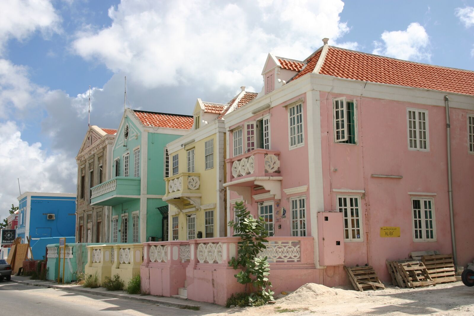 Canon EOS 300D (EOS Digital Rebel / EOS Kiss Digital) sample photo. Curacao, architecture, c photography