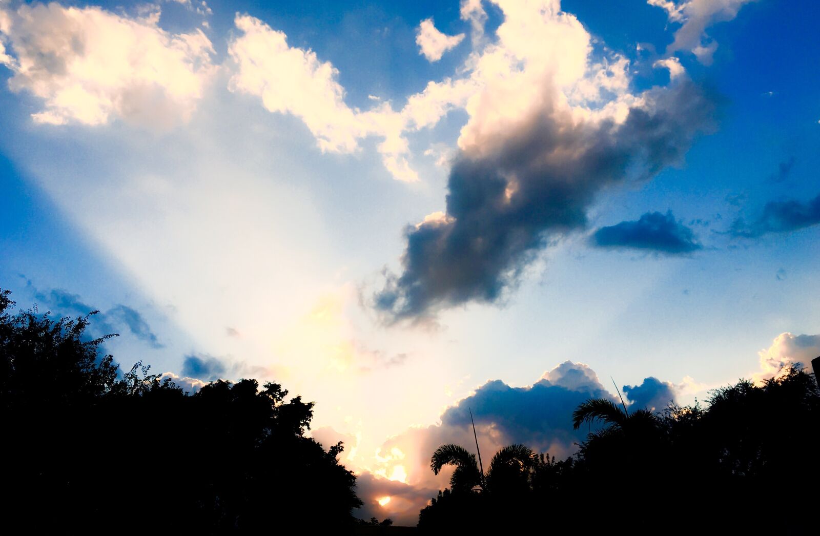 Apple iPhone 6s sample photo. Sky, clouds, sunset photography