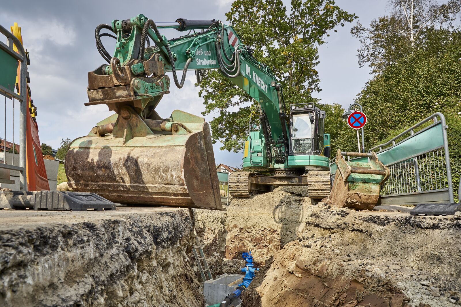 Sony ILCA-77M2 sample photo. Machine, industry, equipment photography