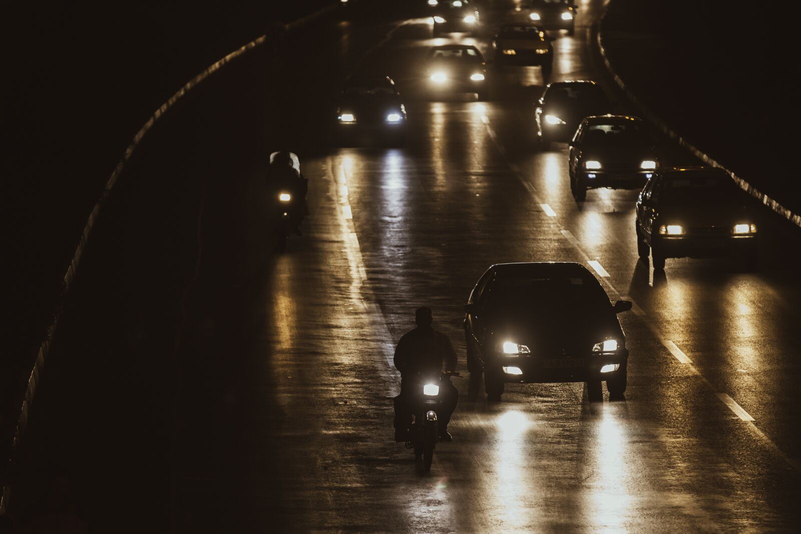 Canon EF 70-200mm F2.8L IS II USM sample photo. Cars, street, iran photography