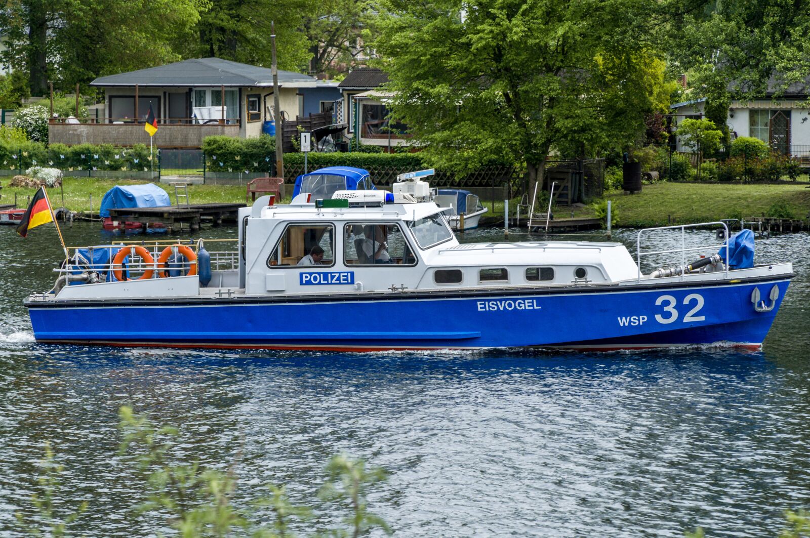Sony a6000 + Sony E PZ 18-105mm F4 G OSS sample photo. Police, police boat, spree photography