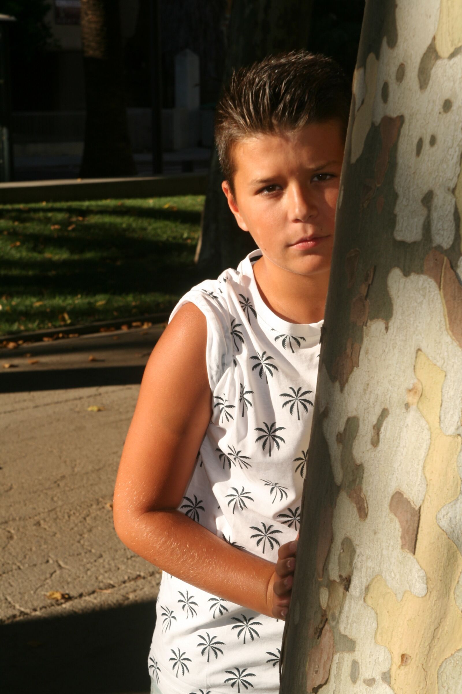 Canon EOS 350D (EOS Digital Rebel XT / EOS Kiss Digital N) sample photo. Boy, model, fashion photography