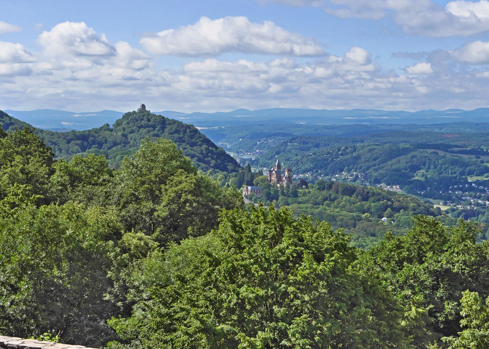 Panasonic Lumix DC-G9 sample photo. Siebengebirge, dragon rock, castle photography
