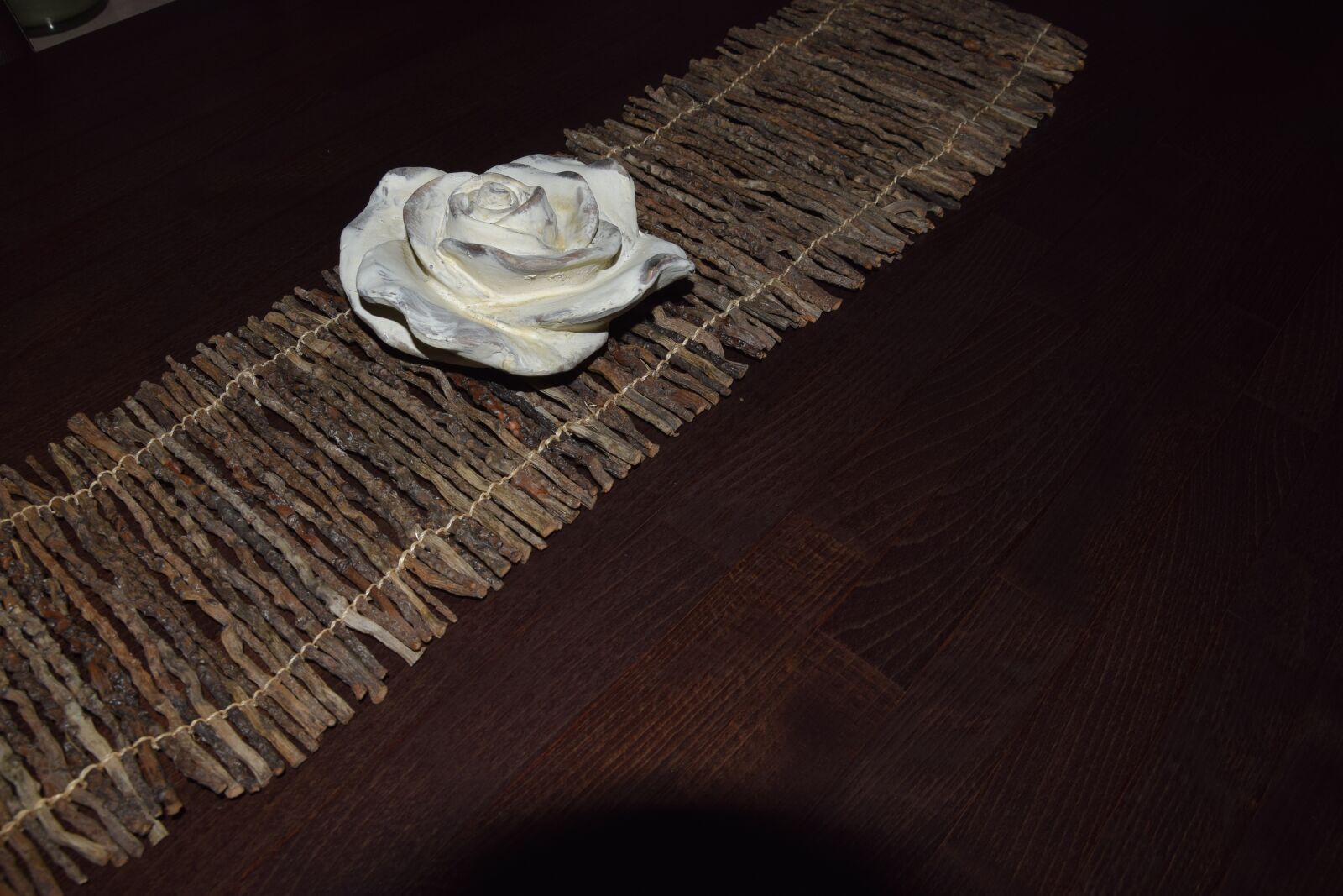Nikon D5300 sample photo. Deco, white rose, wood photography