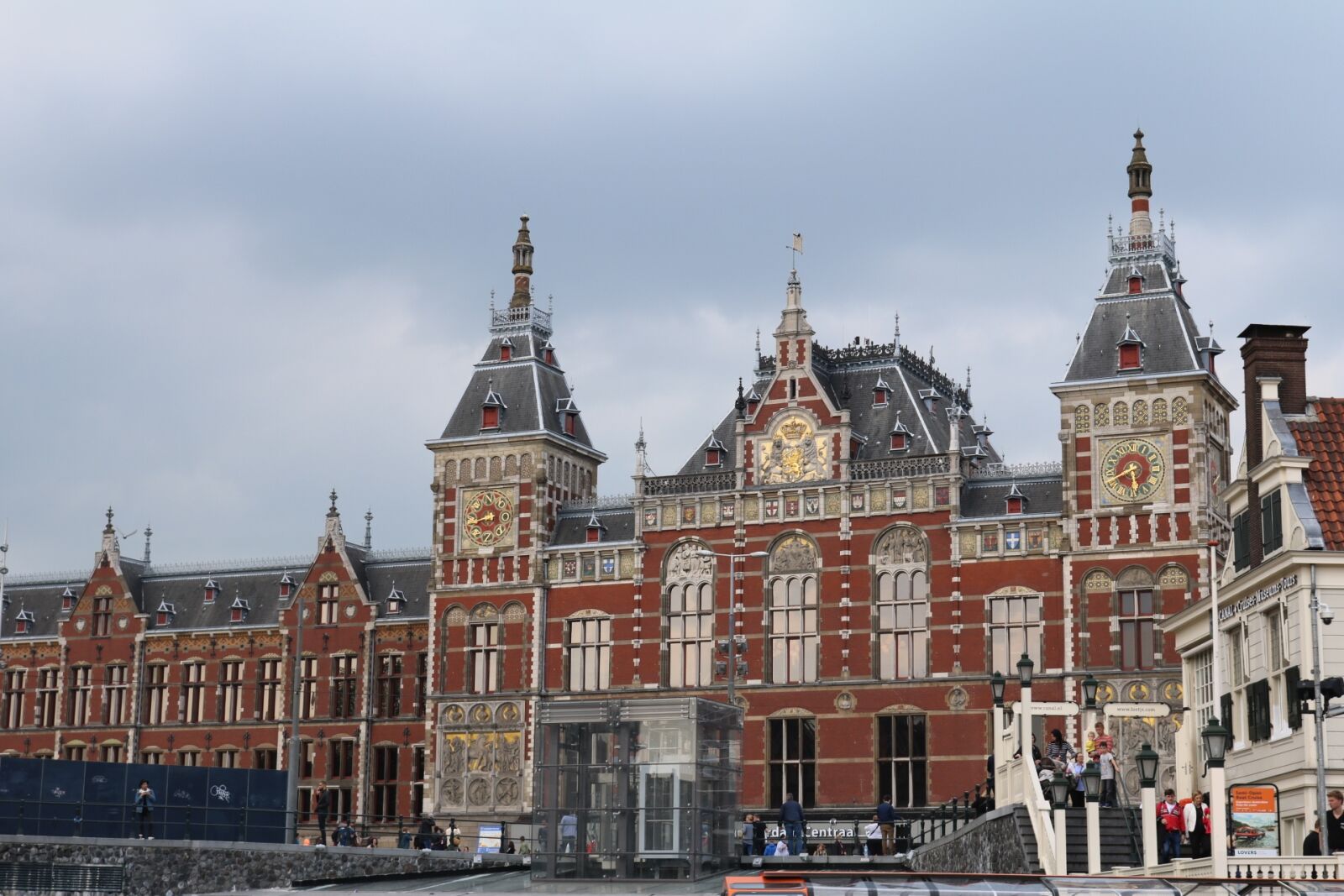 Canon EOS 750D (EOS Rebel T6i / EOS Kiss X8i) sample photo. Train station amsterdam, central photography