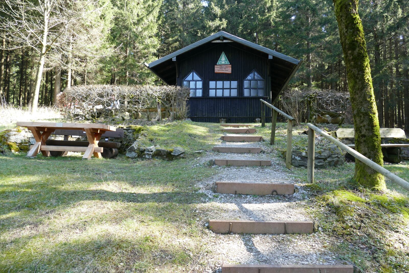 Panasonic Lumix DMC-FZ1000 sample photo. Rest house, idyllic, forest photography