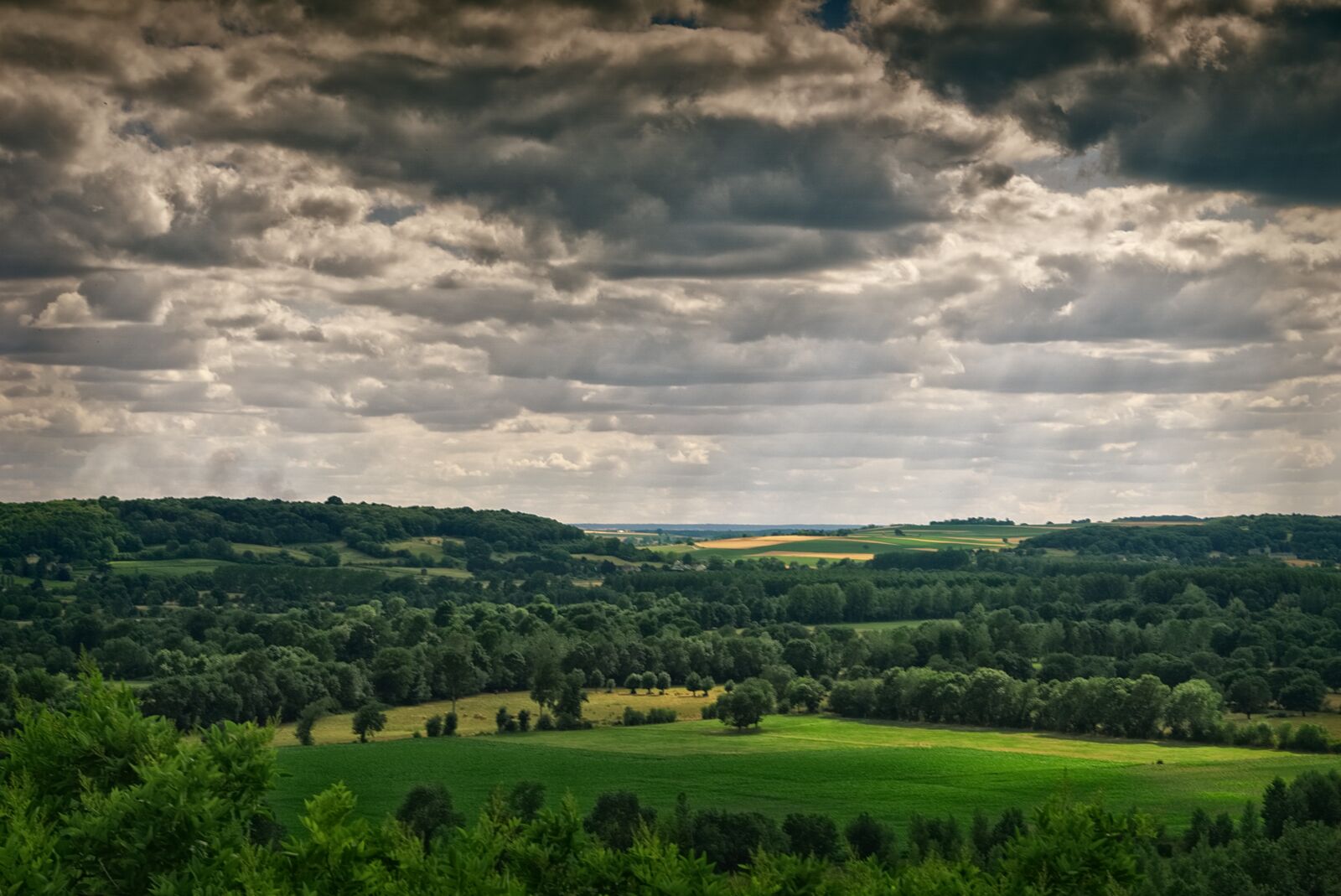 Sony E 16-50mm F3.5-5.6 PZ OSS sample photo. Chinon, indre-et-loire, sky photography