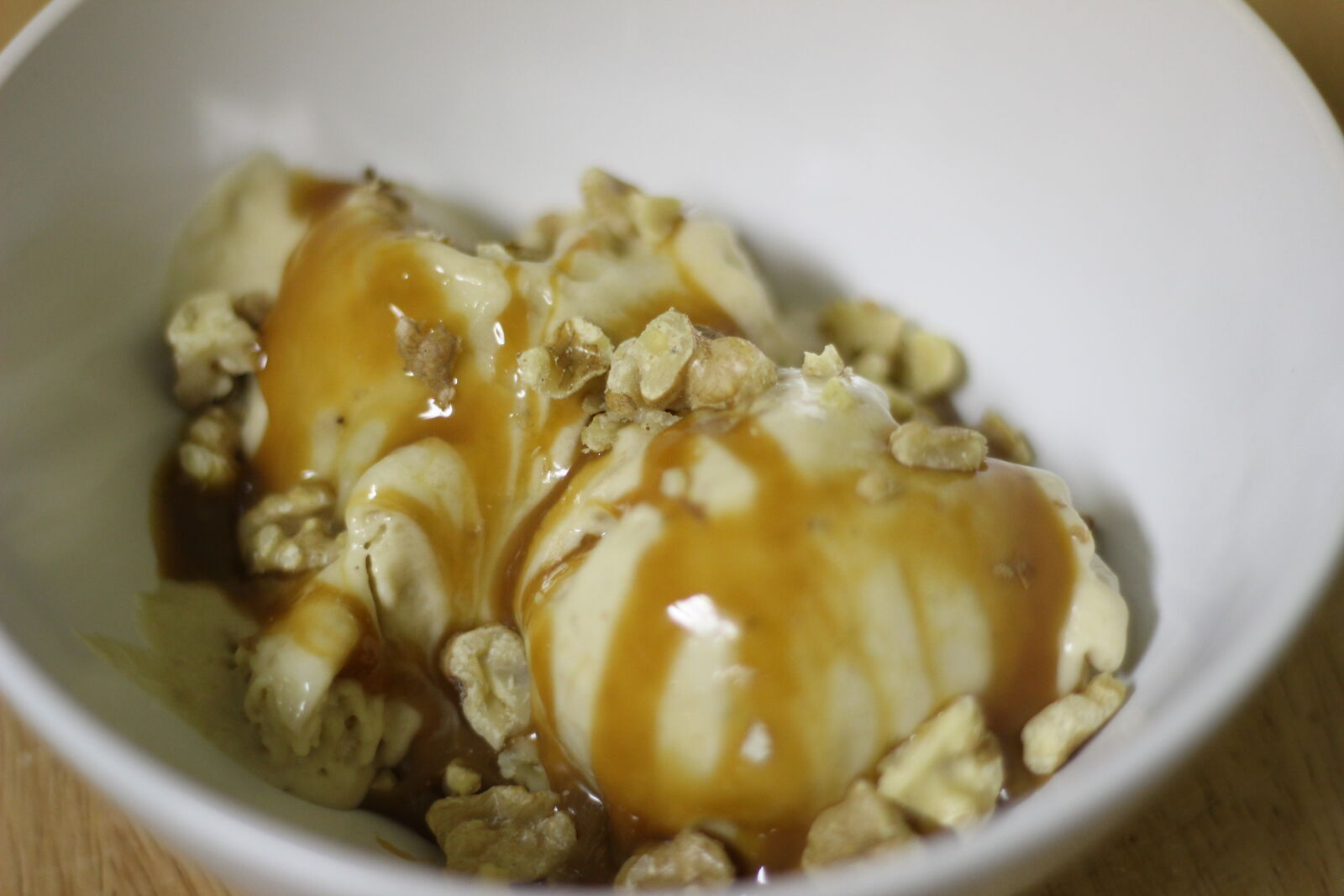 Canon EOS 60D + Canon EF 50mm F1.8 II sample photo. Caramel, dessert, ice, cream photography