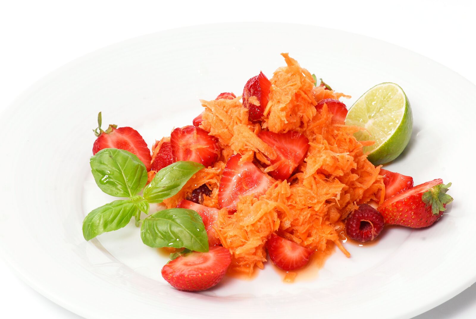 Nikon D200 sample photo. Strawberries, fresh, plate photography