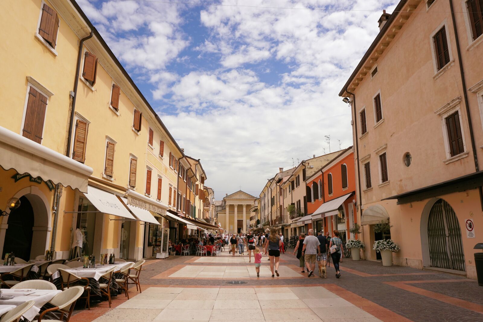 Sony a6000 sample photo. Road, alley, bardolino photography