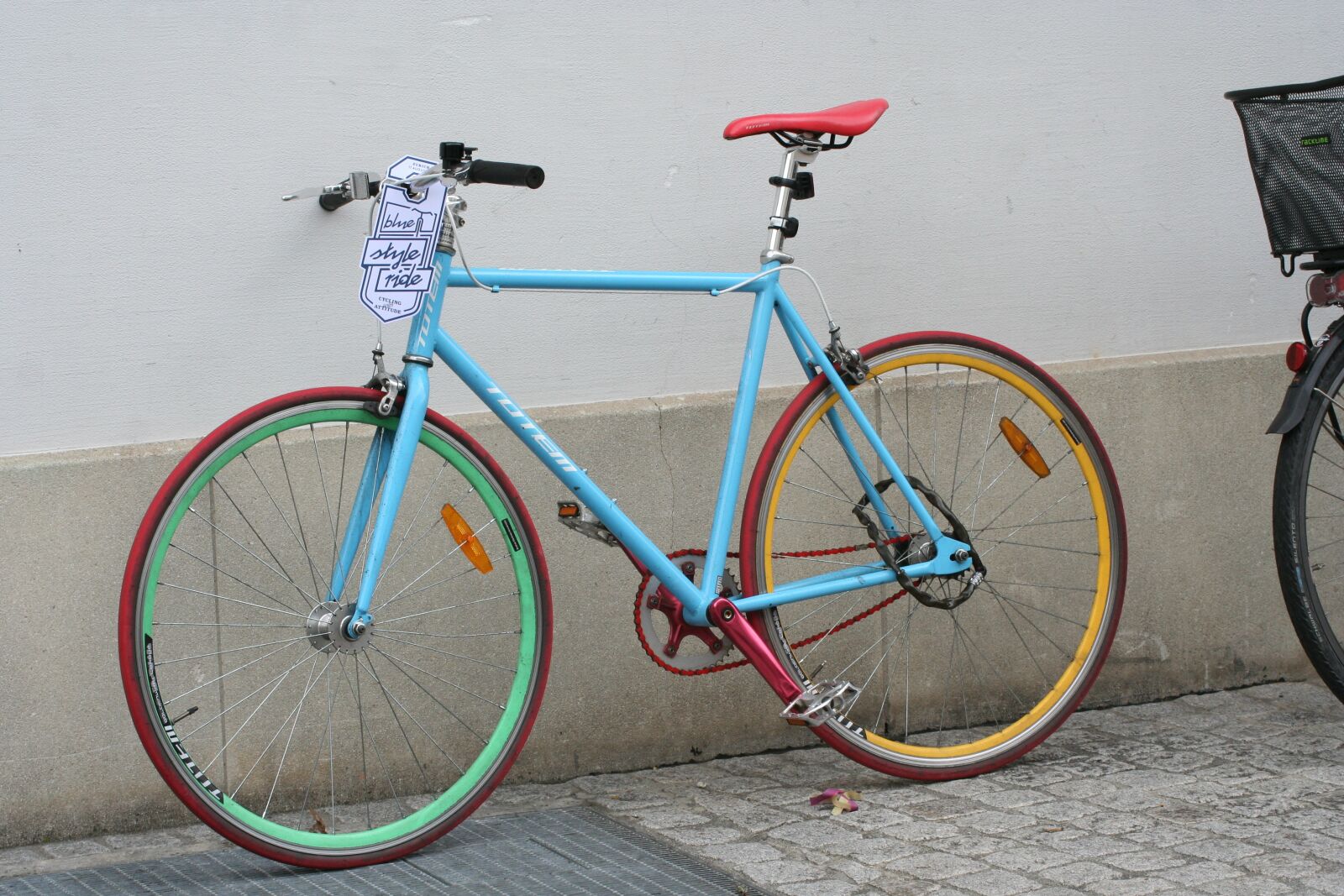 Canon EOS 350D (EOS Digital Rebel XT / EOS Kiss Digital N) sample photo. Bike, saddle, wheel photography
