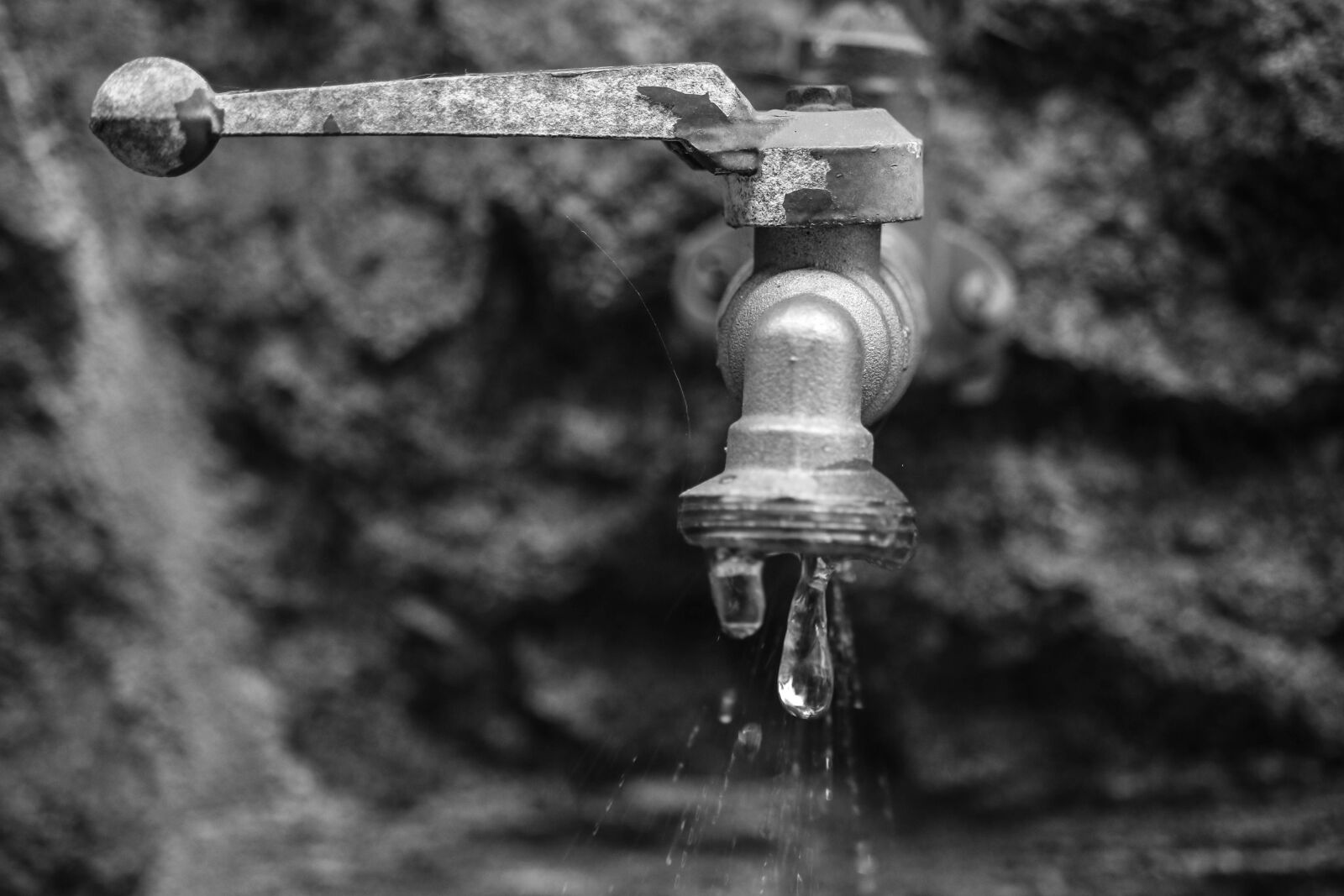Canon EOS 7D Mark II sample photo. Water faucet, drops, water photography