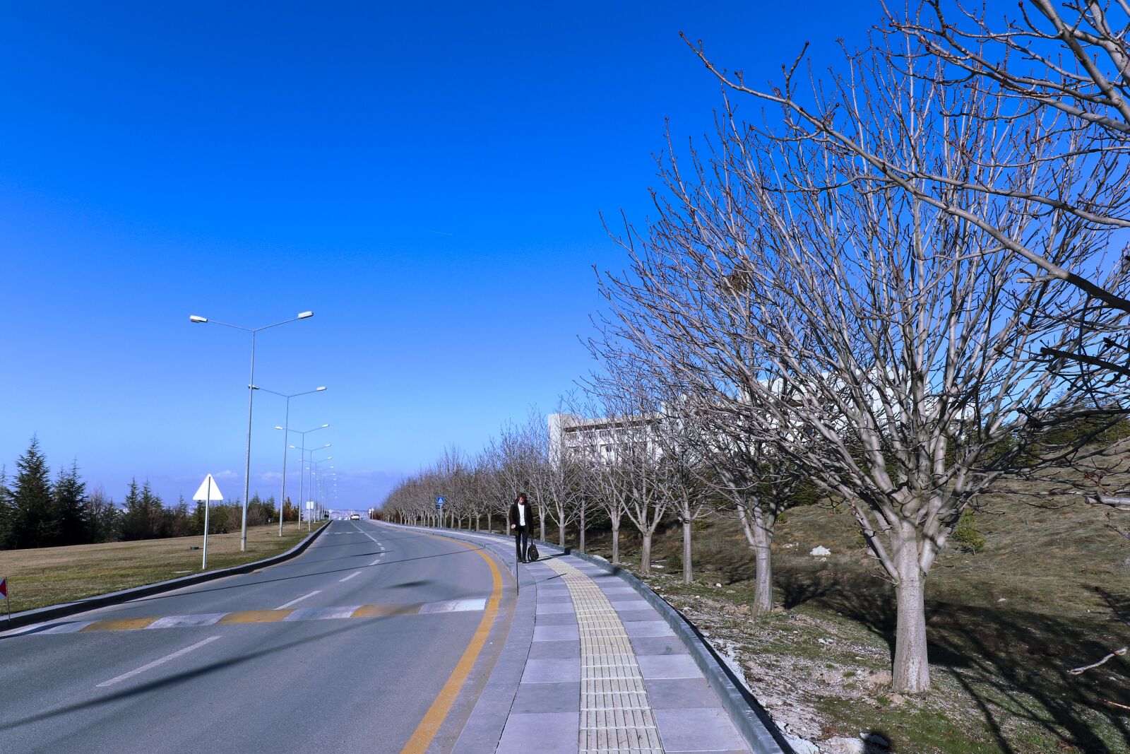 Canon EOS 77D (EOS 9000D / EOS 770D) sample photo. Bilkent, road, footpath photography