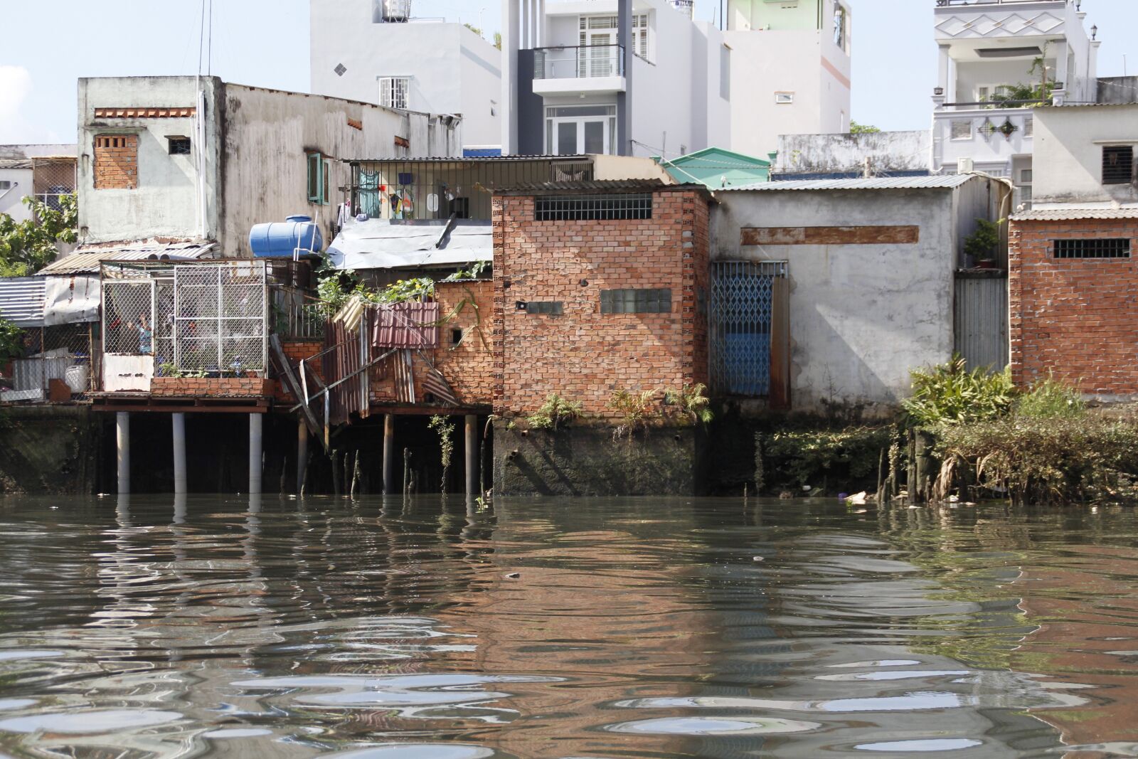 Canon EOS 700D (EOS Rebel T5i / EOS Kiss X7i) sample photo. Vietnam, river, houses photography