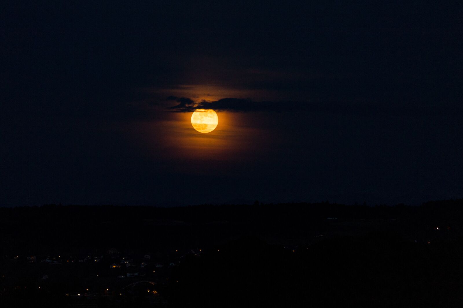 Canon EOS 6D Mark II sample photo. Moon, afterglow, night photography