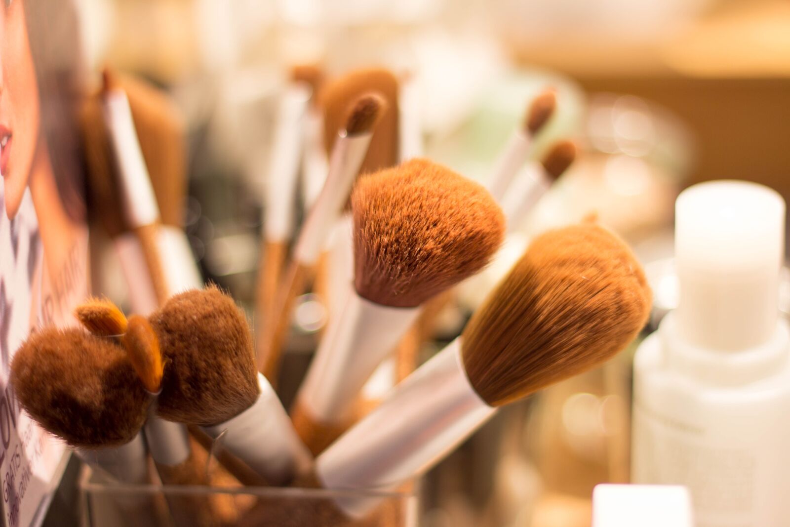 Canon EOS 60D + Canon EF 50mm F1.8 II sample photo. Brush, make up, cosmetics photography