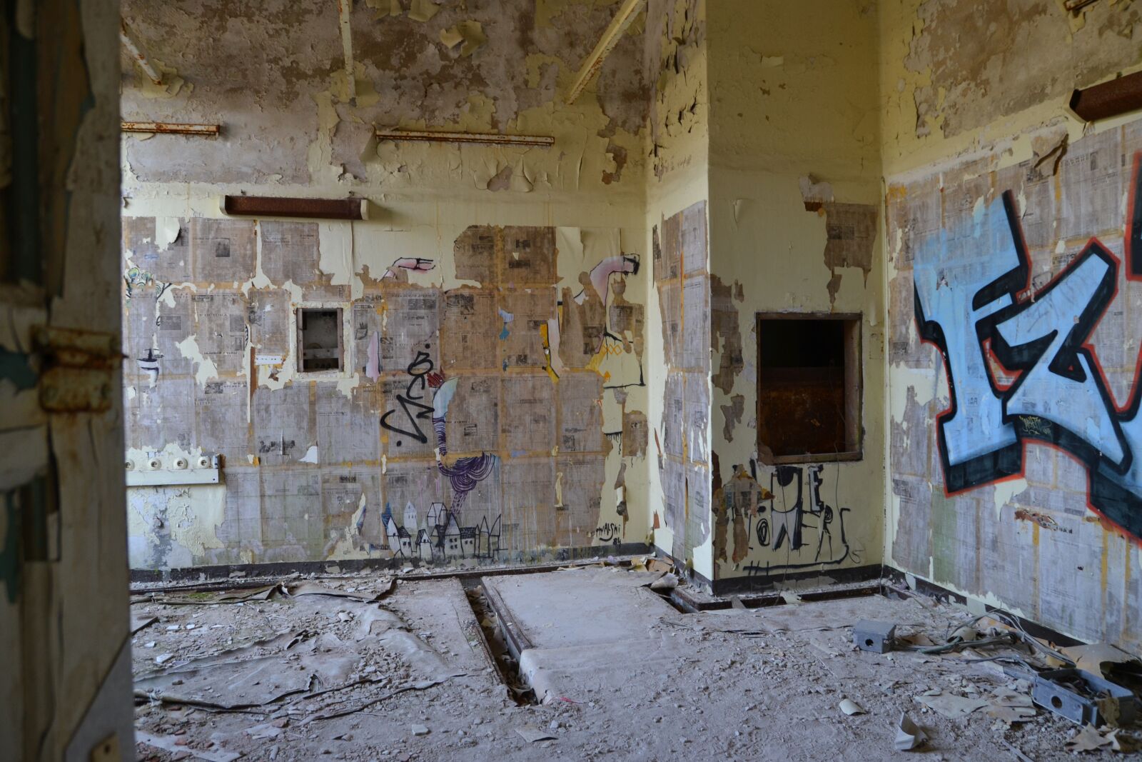 Nikon D3100 sample photo. Ruin, break up, old photography