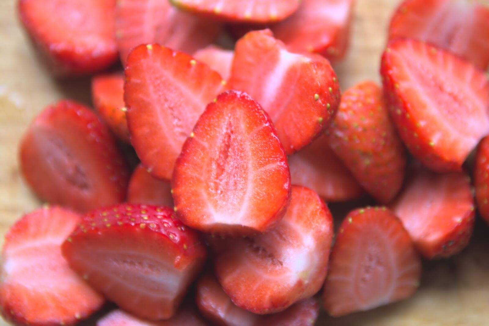 Nikon D7200 sample photo. Strawberries, eating, kitchen photography