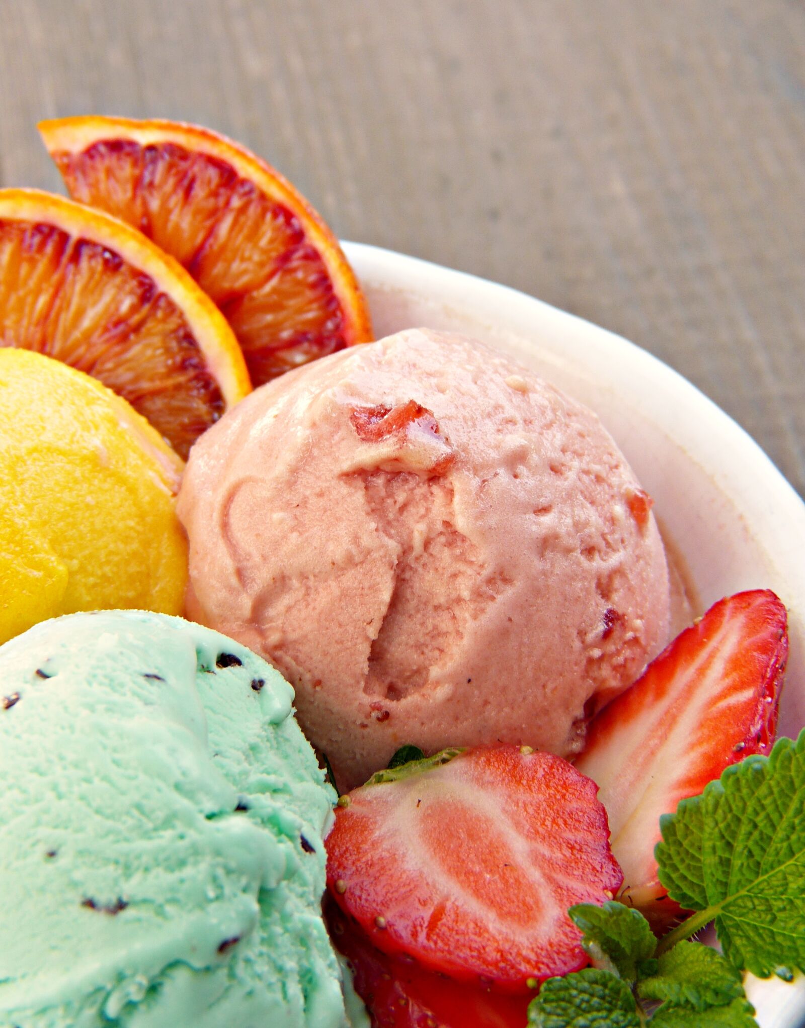 Panasonic Lumix DMC-FZ150 sample photo. Ice cream sundae, ice photography