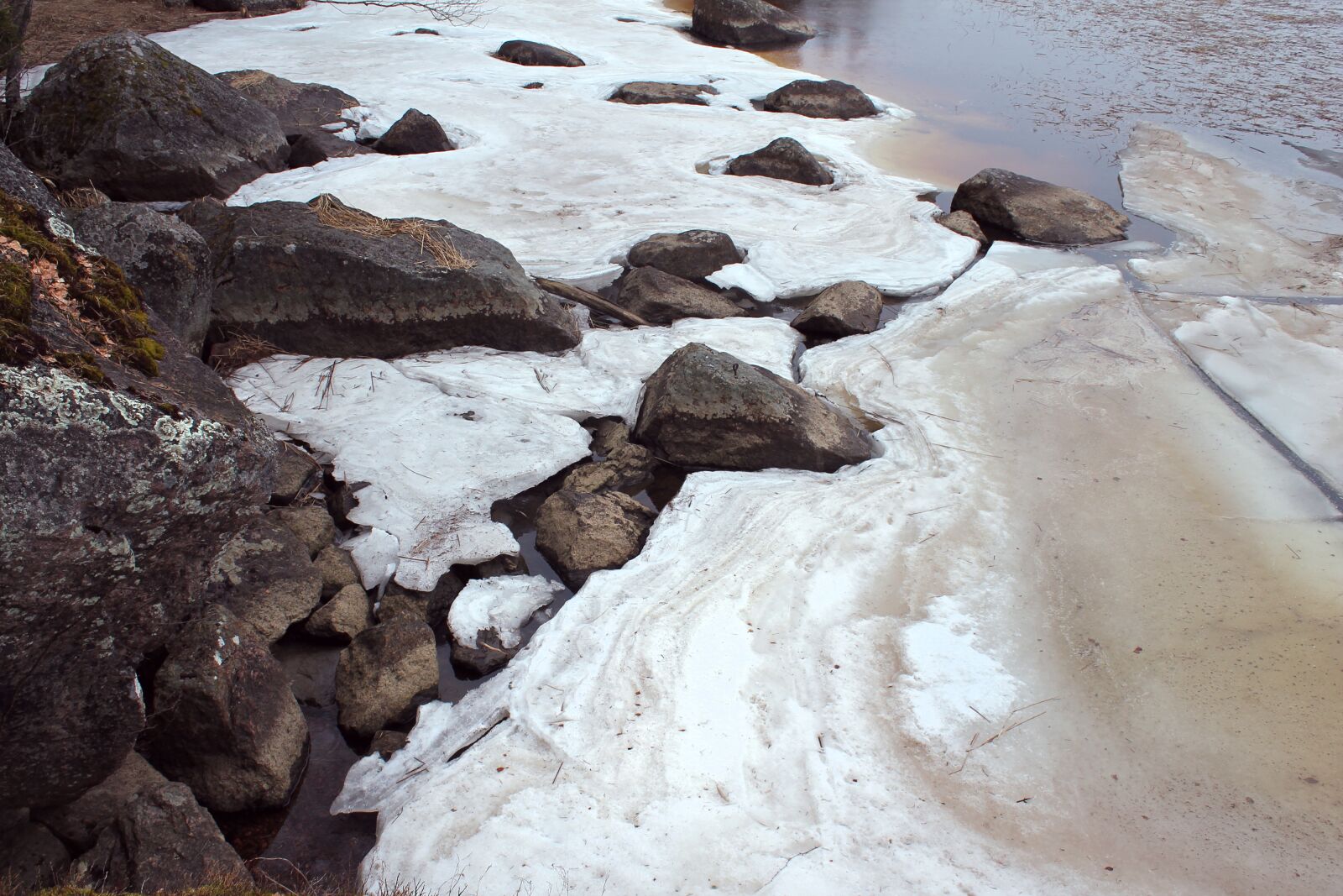 Canon EOS 1100D (EOS Rebel T3 / EOS Kiss X50) sample photo. Winter, snow, stones photography