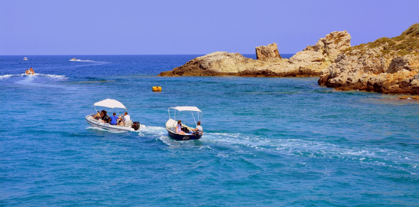 Nikon D7100 sample photo. Boats, tourists, island photography