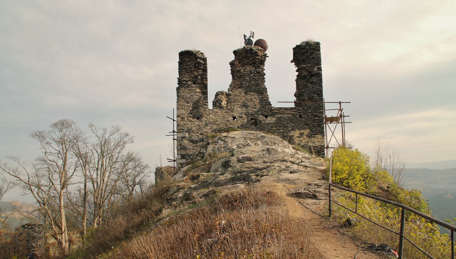 Canon EOS 1100D (EOS Rebel T3 / EOS Kiss X50) sample photo. Mount angel, castle, ruins photography