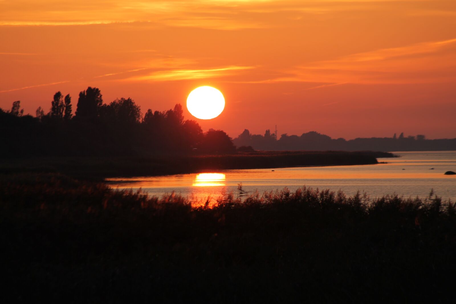 Canon EOS 1100D (EOS Rebel T3 / EOS Kiss X50) sample photo. Sunset, sea, baltic sea photography