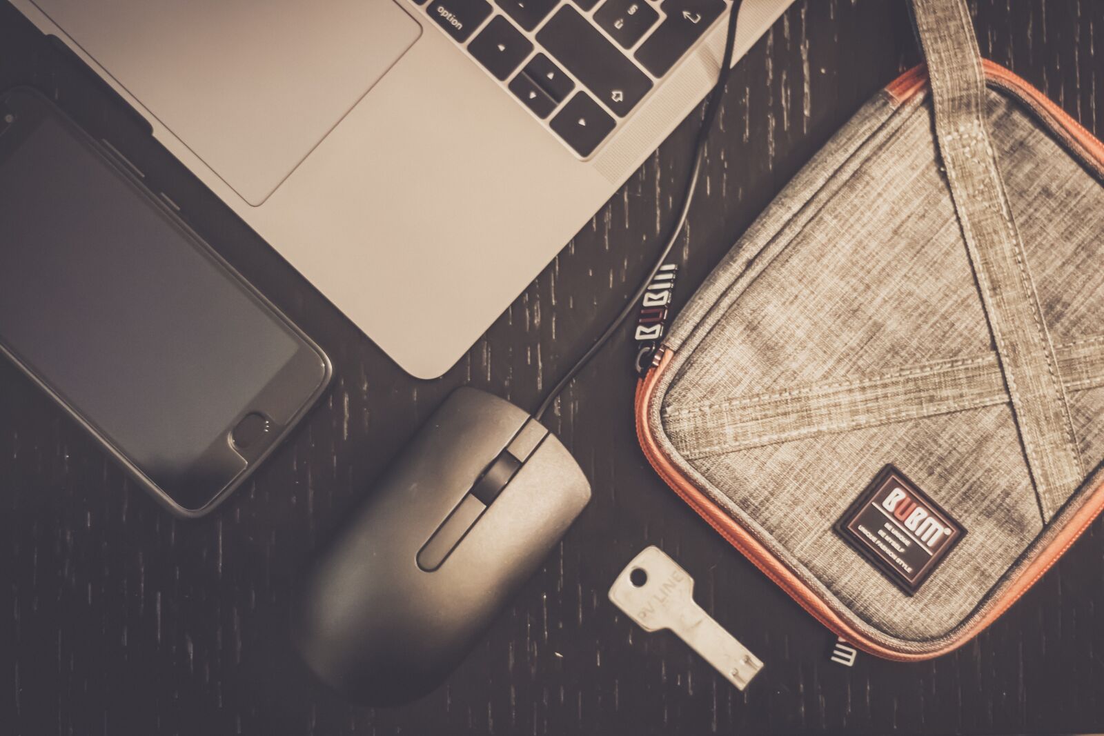 Canon EOS 80D sample photo. Computer, mouse, desk photography