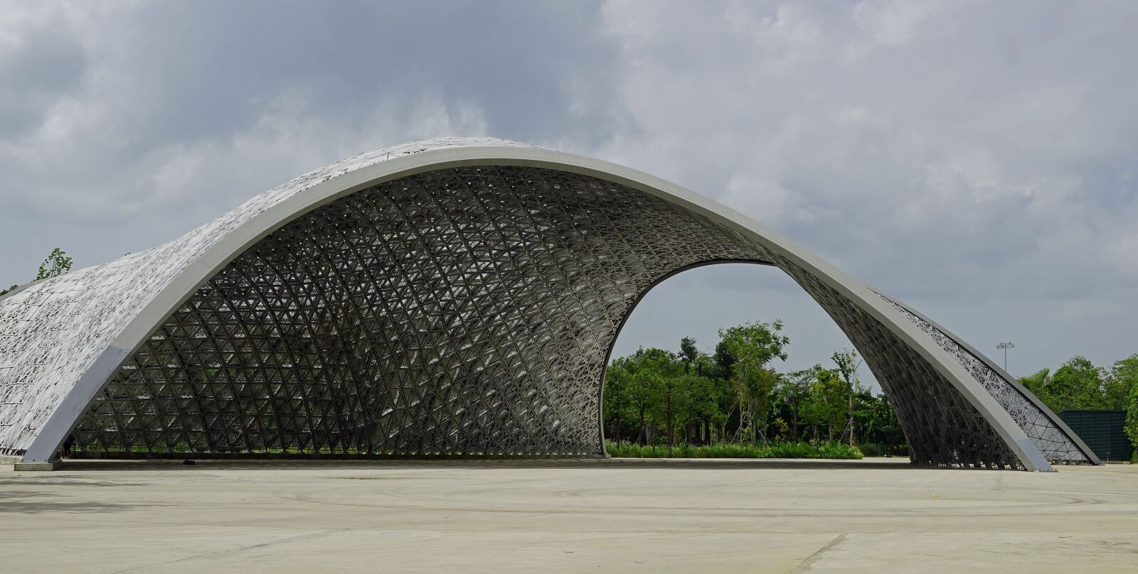 Sony a7 + Sony FE 24-240mm F3.5-6.3 OSS sample photo. Singapore, pavilion, building photography