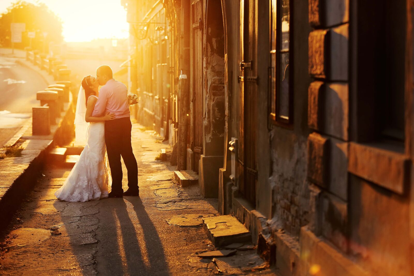 Canon EOS 5D Mark III sample photo. Sunshine, kiss, sunset, love photography