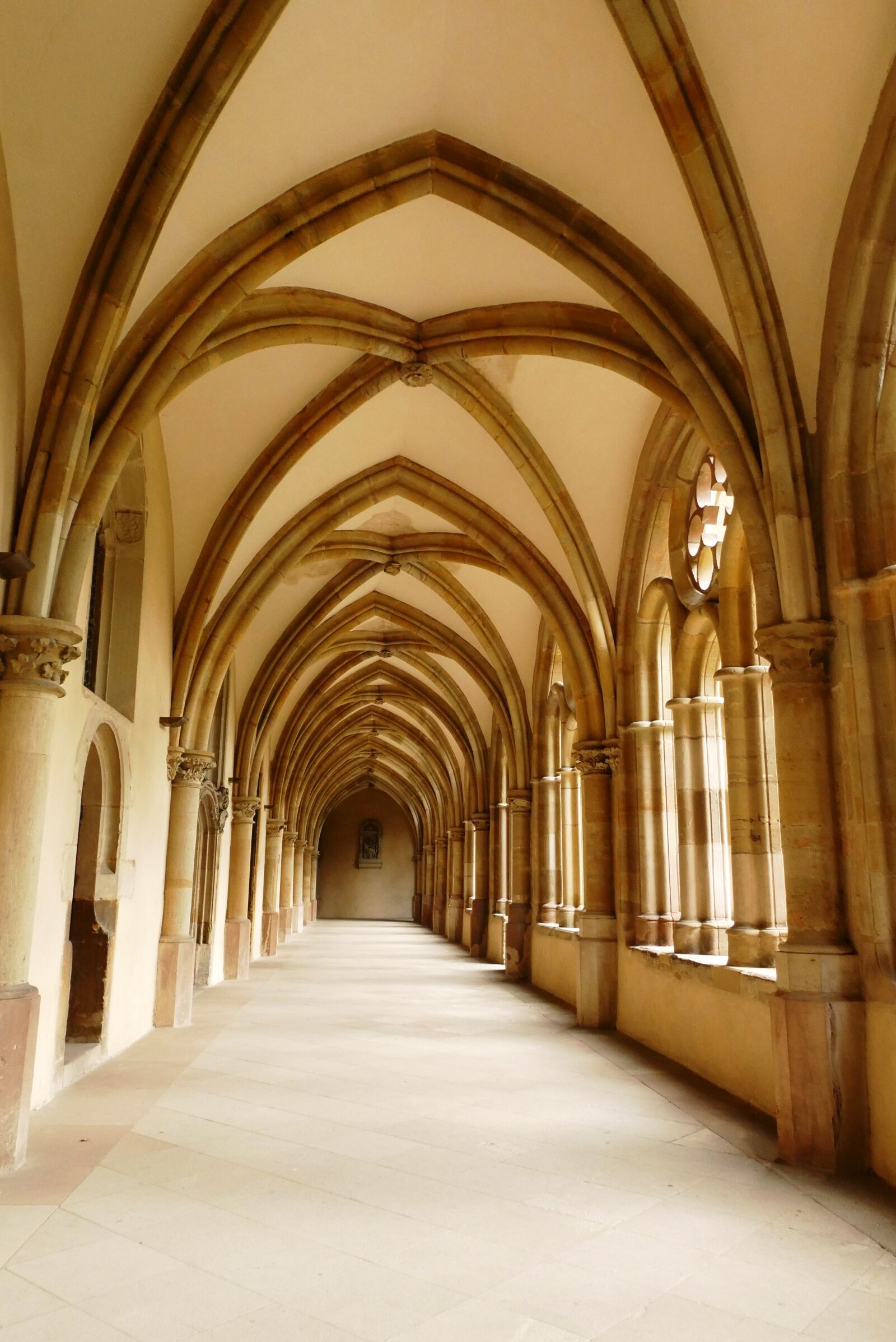 Panasonic Lumix DC-ZS70 (Lumix DC-TZ90) sample photo. Bogengang, architecture, monastery photography