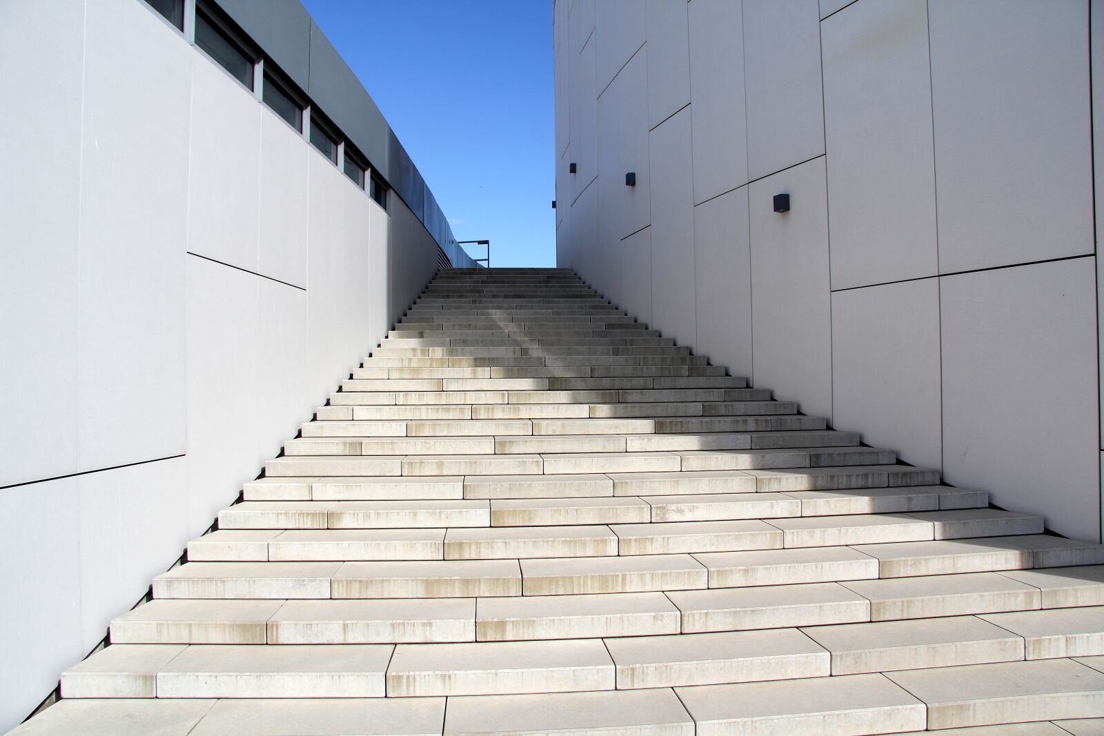 Canon EF-S 17-85mm F4-5.6 IS USM sample photo. Stairs, building, architecture photography