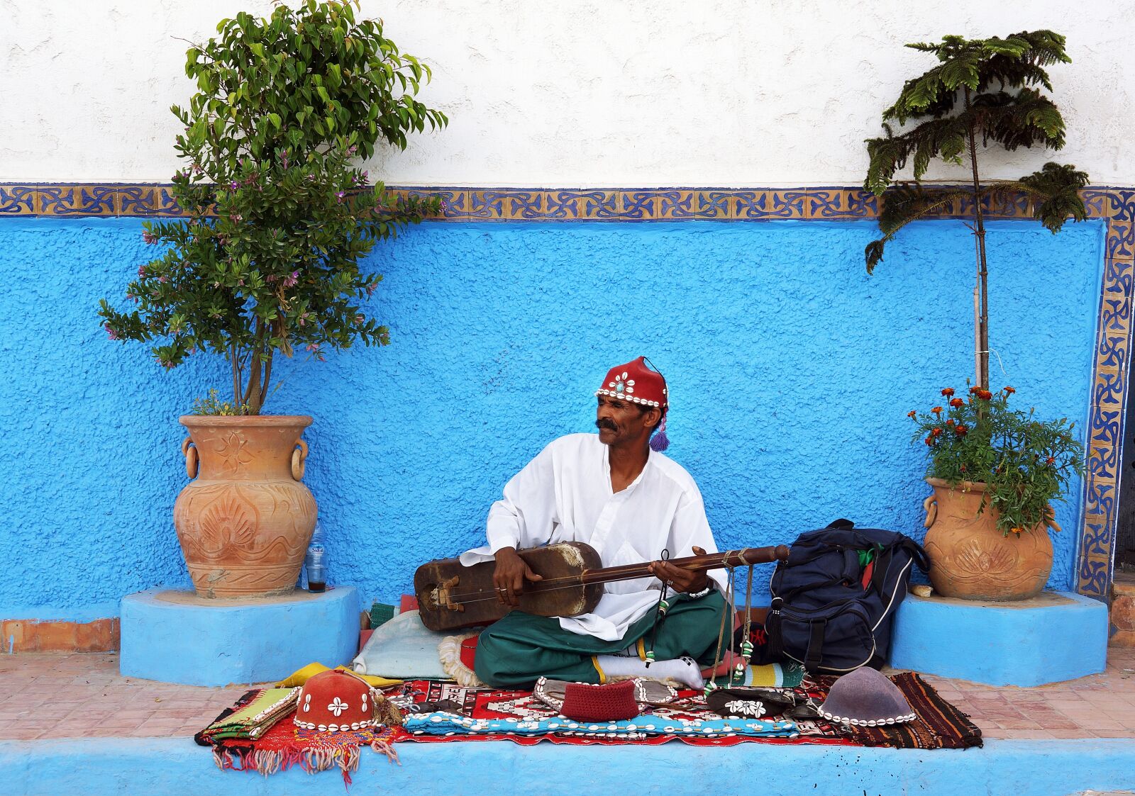 Sony Alpha NEX-7 sample photo. Moroccan, street, performer photography