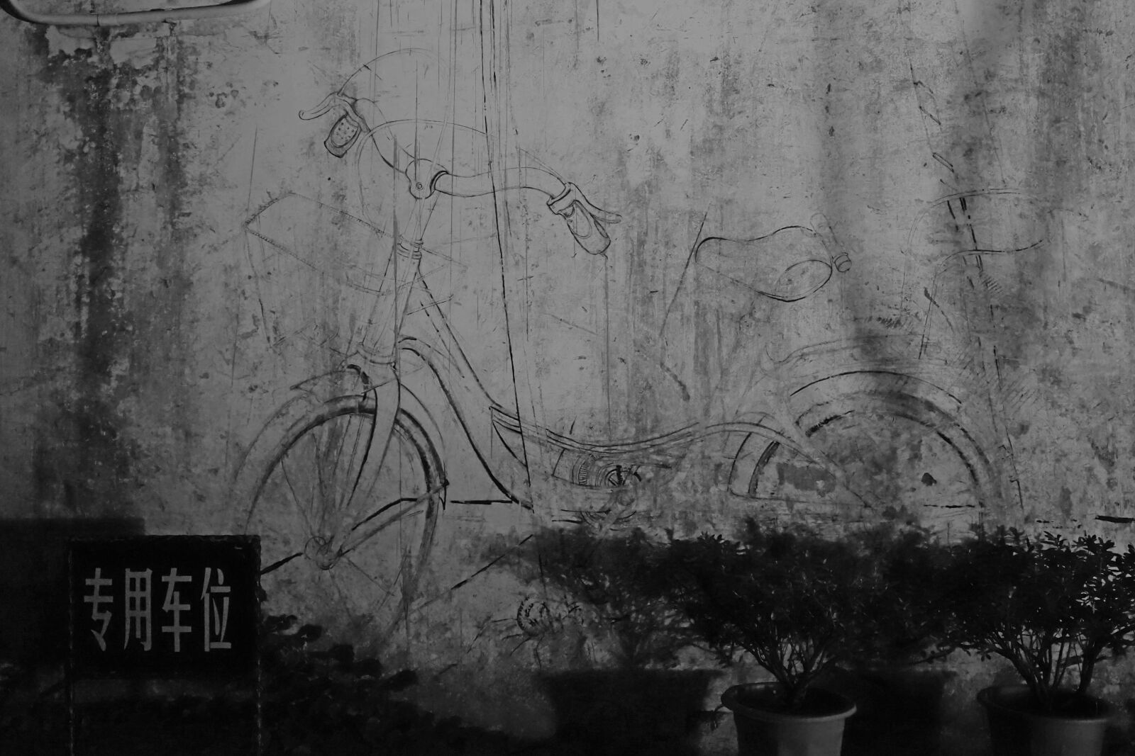 Sony Vario Tessar T* FE 24-70mm F4 ZA OSS sample photo. Wall, painting, bike photography