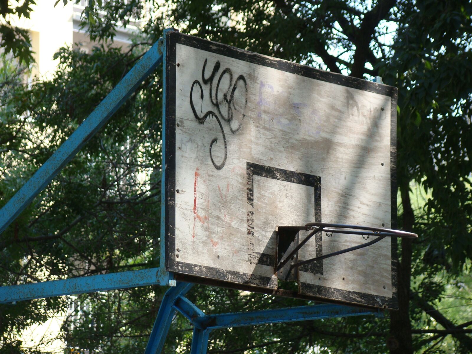 Sony Cyber-shot DSC-H50 sample photo. Basketball, play, game photography