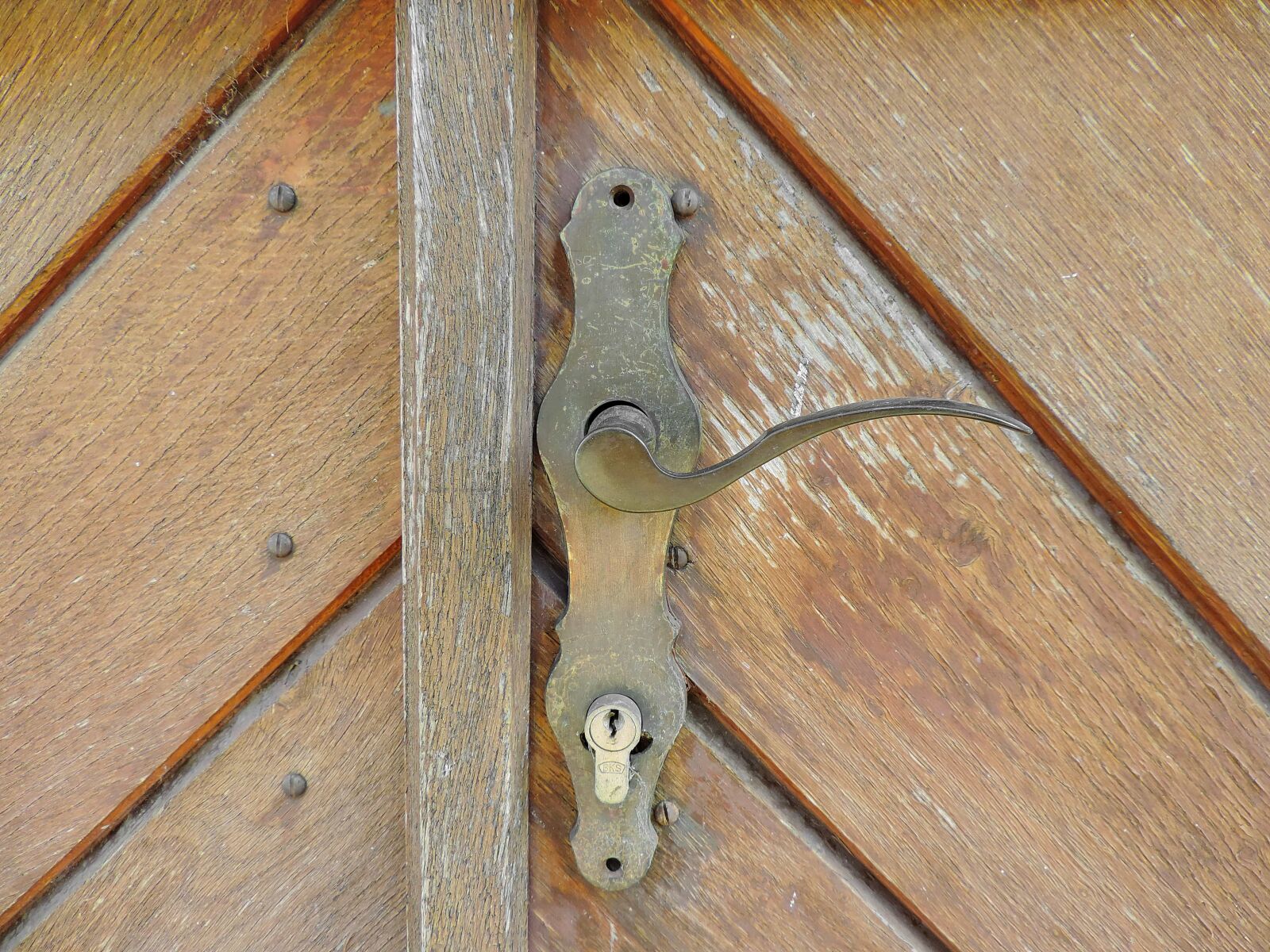 Nikon Coolpix P520 sample photo. Brass, carpentry, front door photography