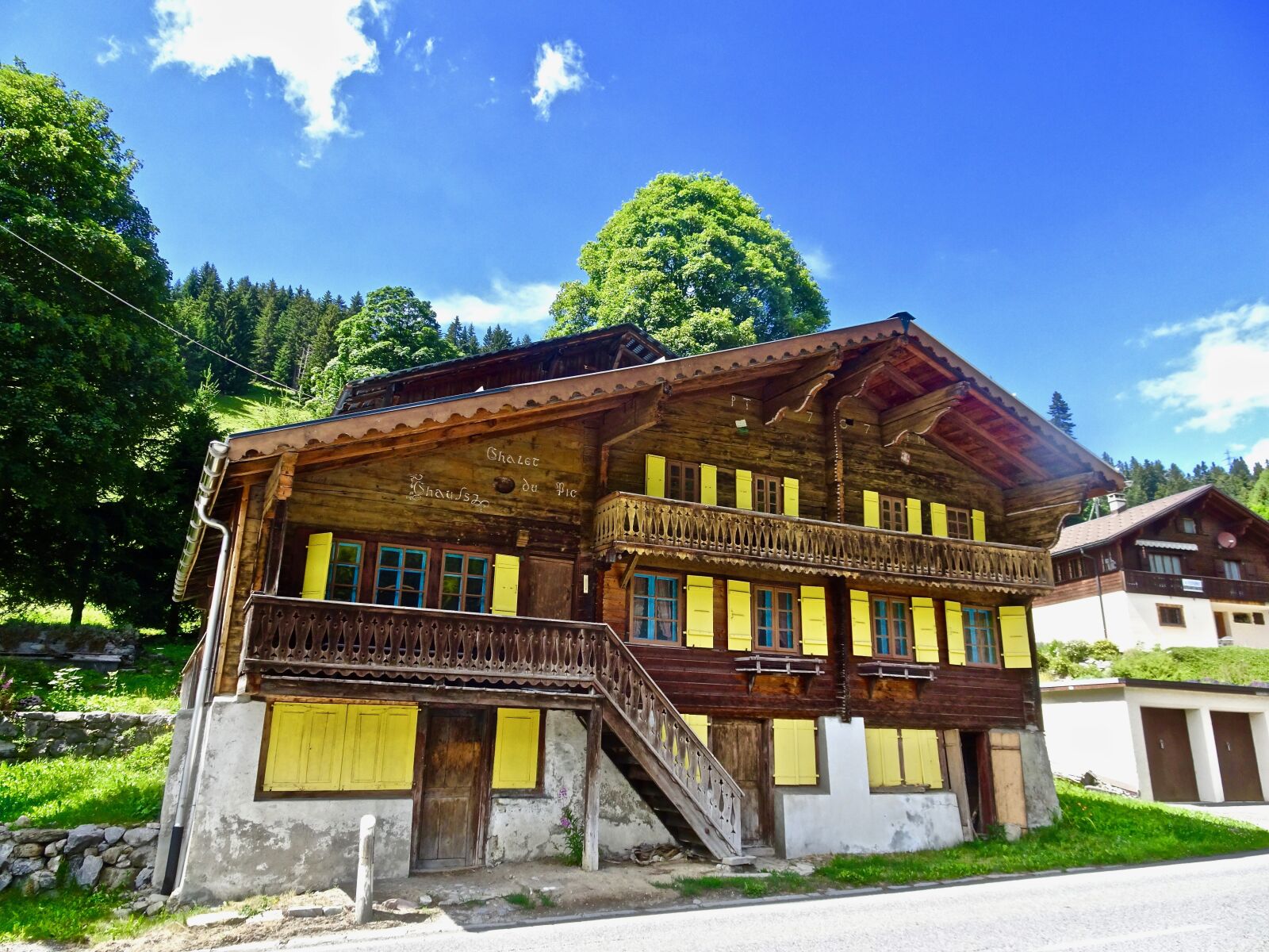 Sony Cyber-shot DSC-HX90V sample photo. Chalet, swiss, wooden photography