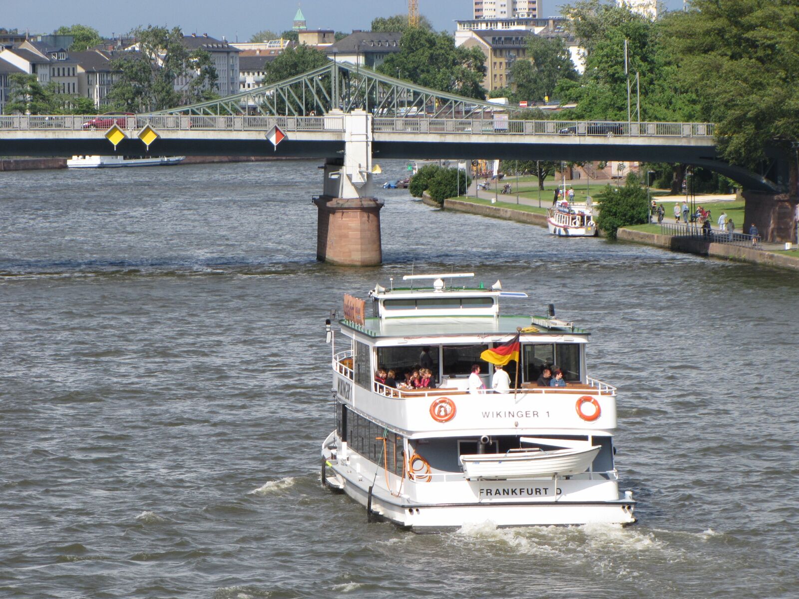 Canon PowerShot SX10 IS sample photo. Frankfurt am main, europe photography
