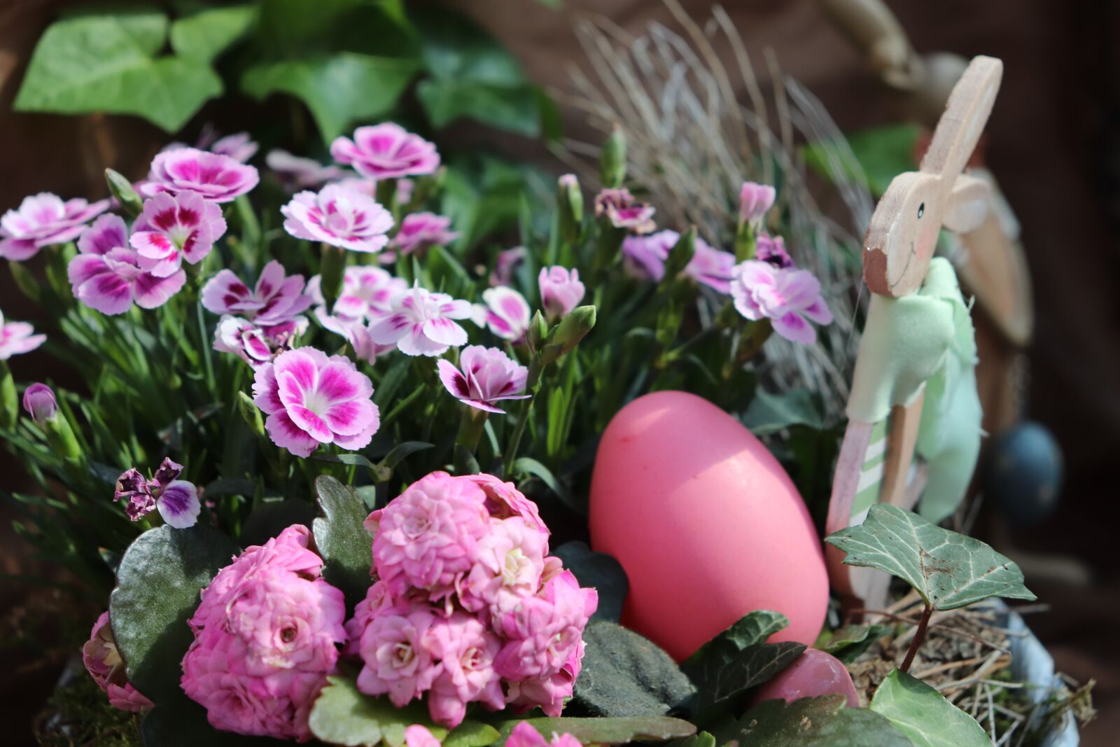 Canon EOS 77D (EOS 9000D / EOS 770D) sample photo. Easter, easter egg, floral photography