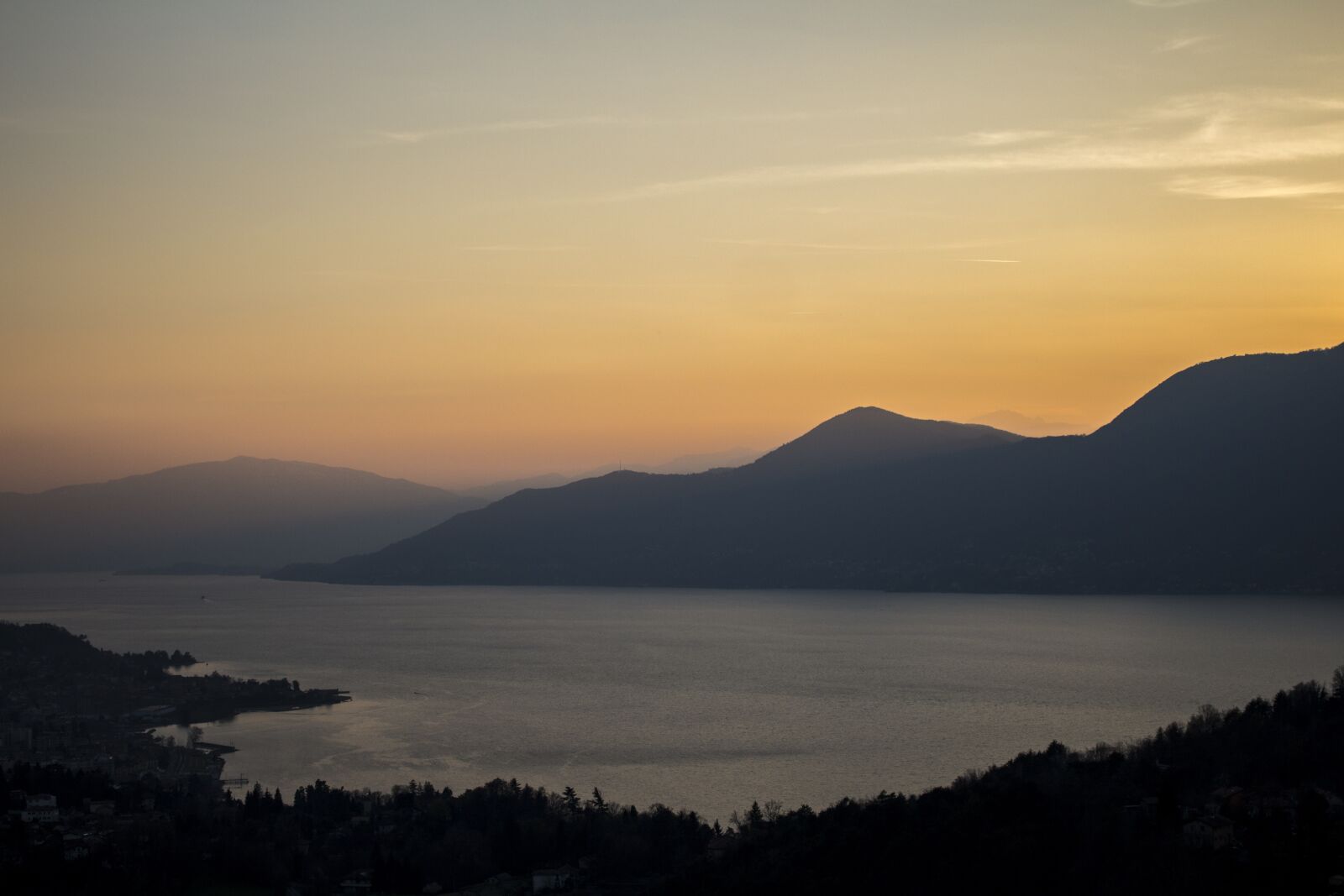 Canon EOS 700D (EOS Rebel T5i / EOS Kiss X7i) sample photo. Sunset, italy, lake photography