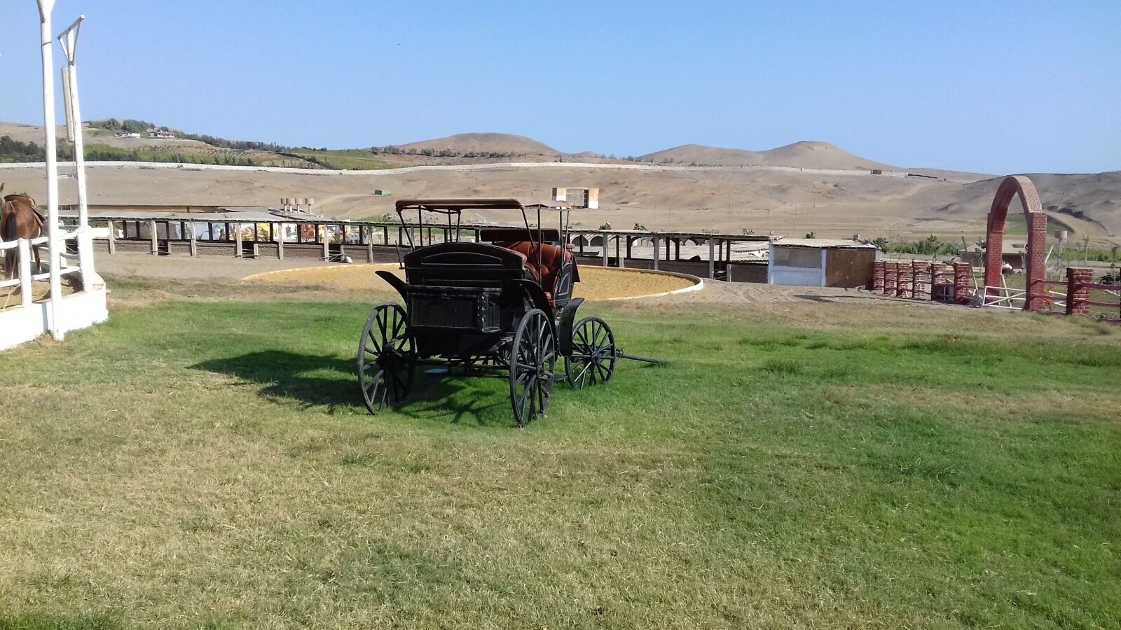 Samsung Galaxy J4 sample photo. Estate, stable, horse photography