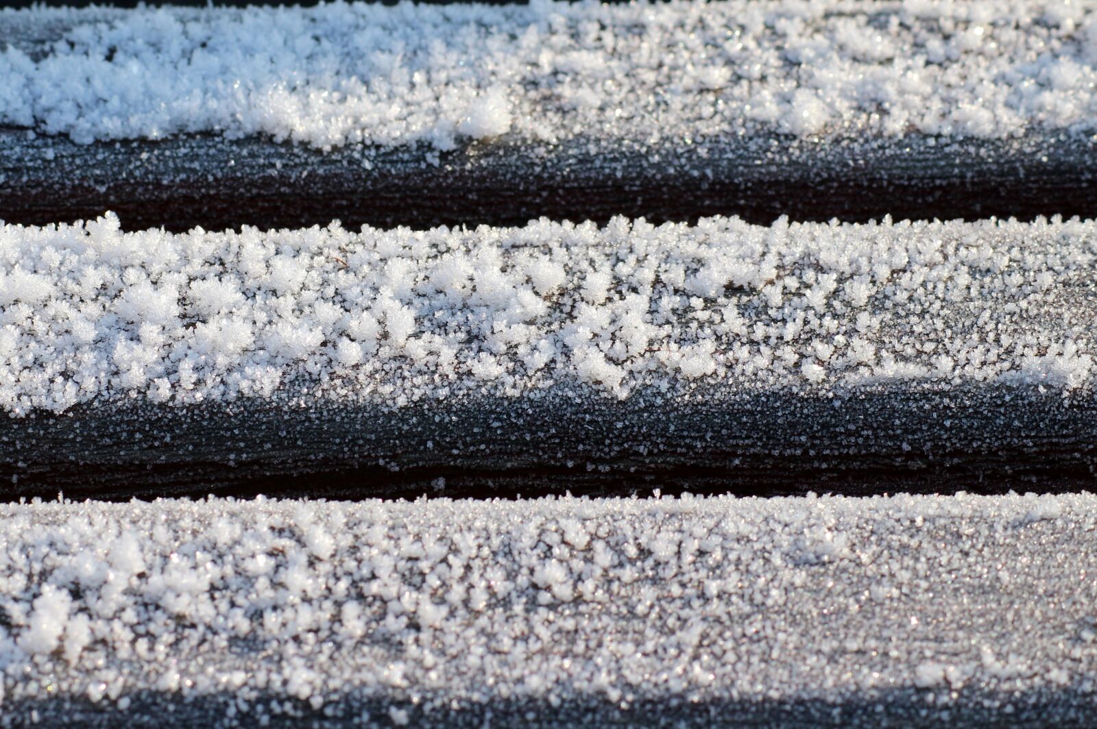 Canon EOS 1200D (EOS Rebel T5 / EOS Kiss X70 / EOS Hi) sample photo. Bench, winter, frost photography