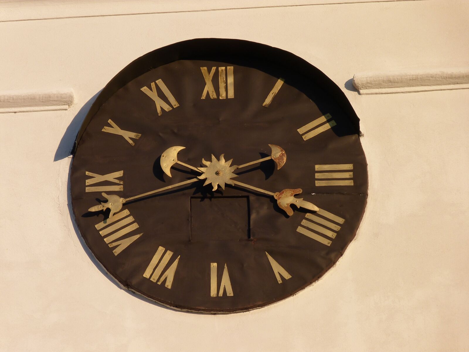Panasonic Lumix DMC-FZ40 (Lumix DMC-FZ45) sample photo. Clock, tower, architecture photography