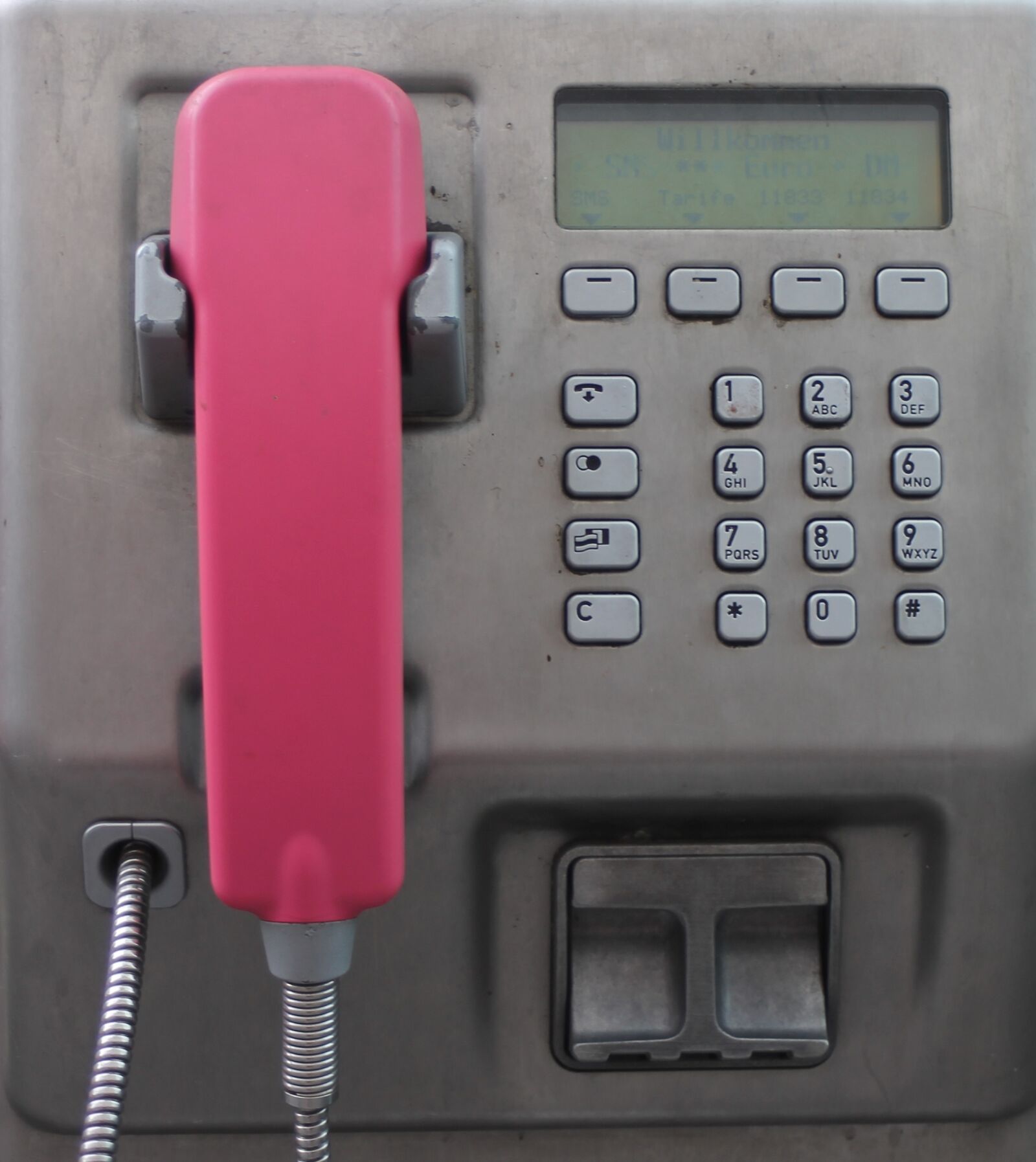 Canon EF 28-80mm f/3.5-5.6 sample photo. Payphone, phone, public photography