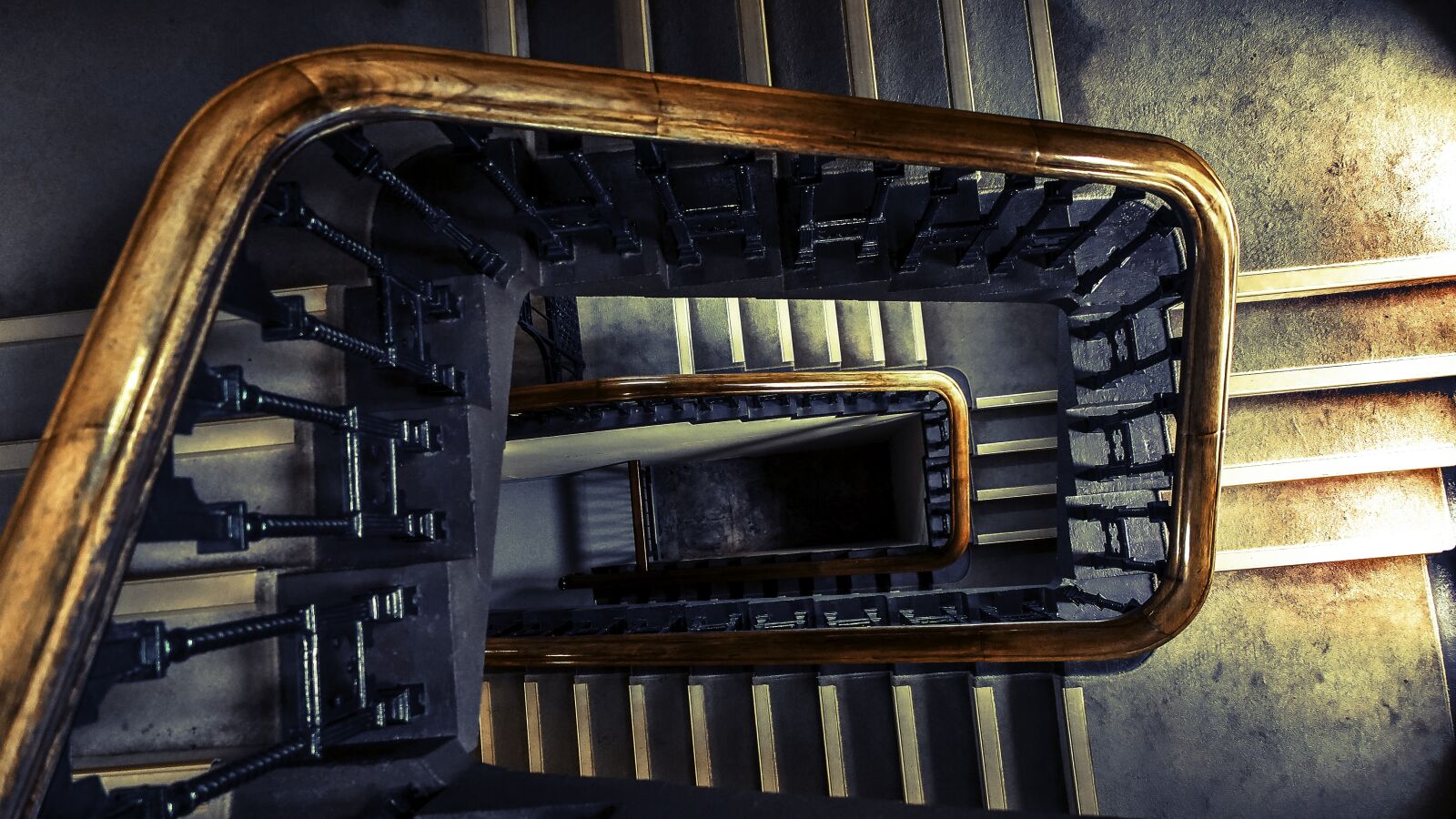 Canon PowerShot G1 X Mark II sample photo. Architecture, indoors, perspective photography