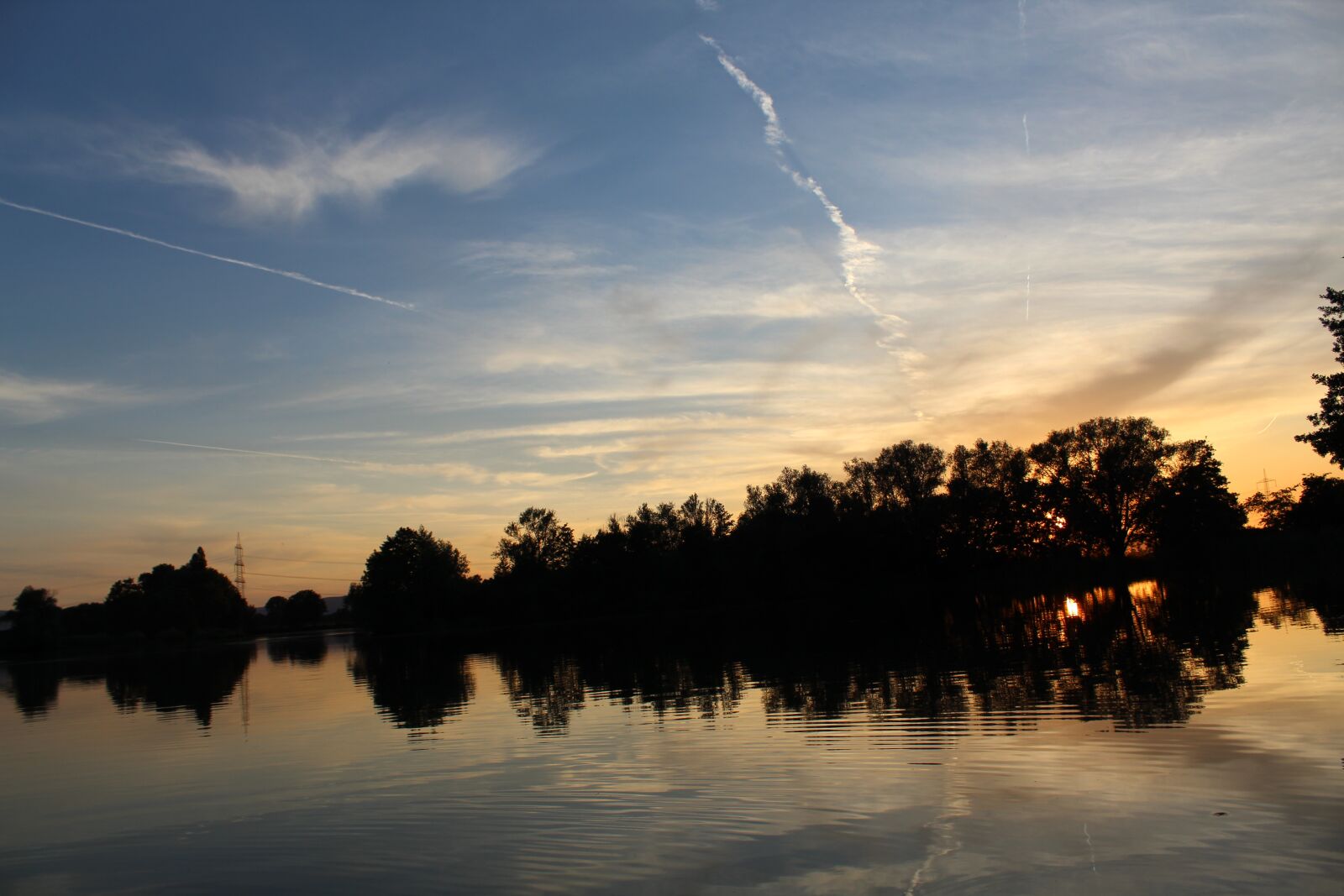 Canon EOS 1300D (EOS Rebel T6 / EOS Kiss X80) sample photo. Sunset, lake, sky photography