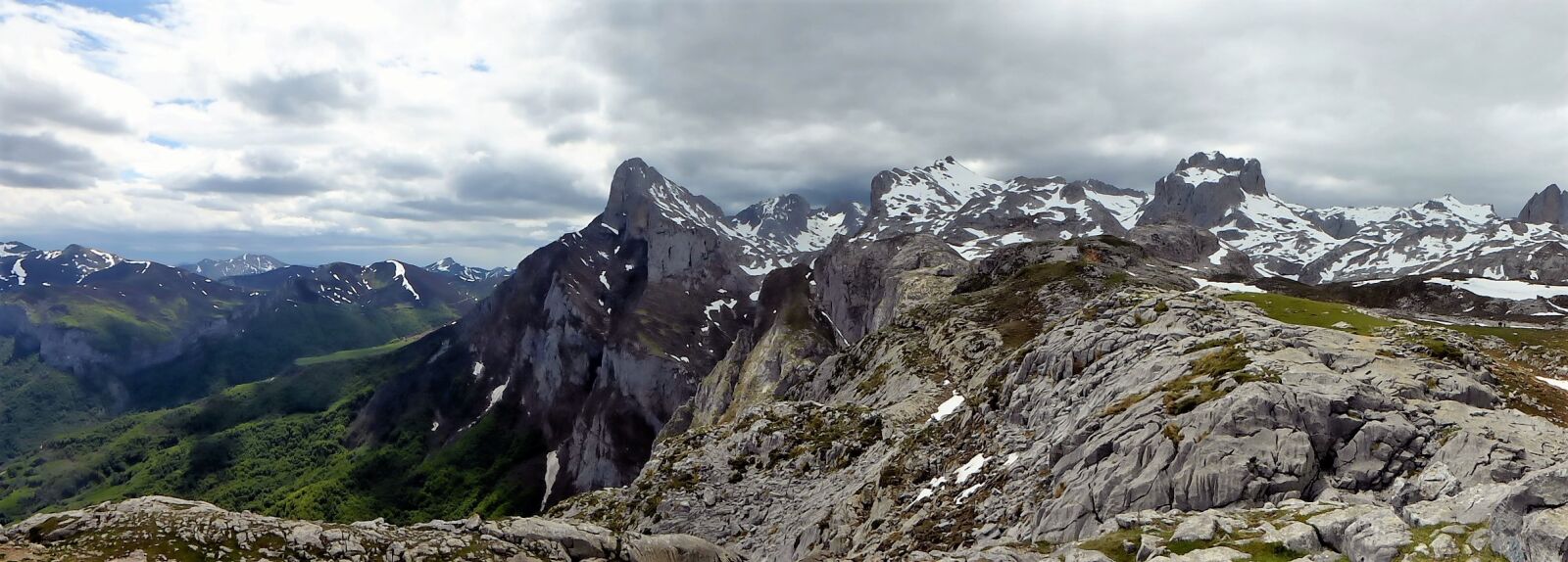 Panasonic Lumix DMC-ZS25 (Lumix DMC-TZ35) sample photo. Nature, panoramic, snow photography
